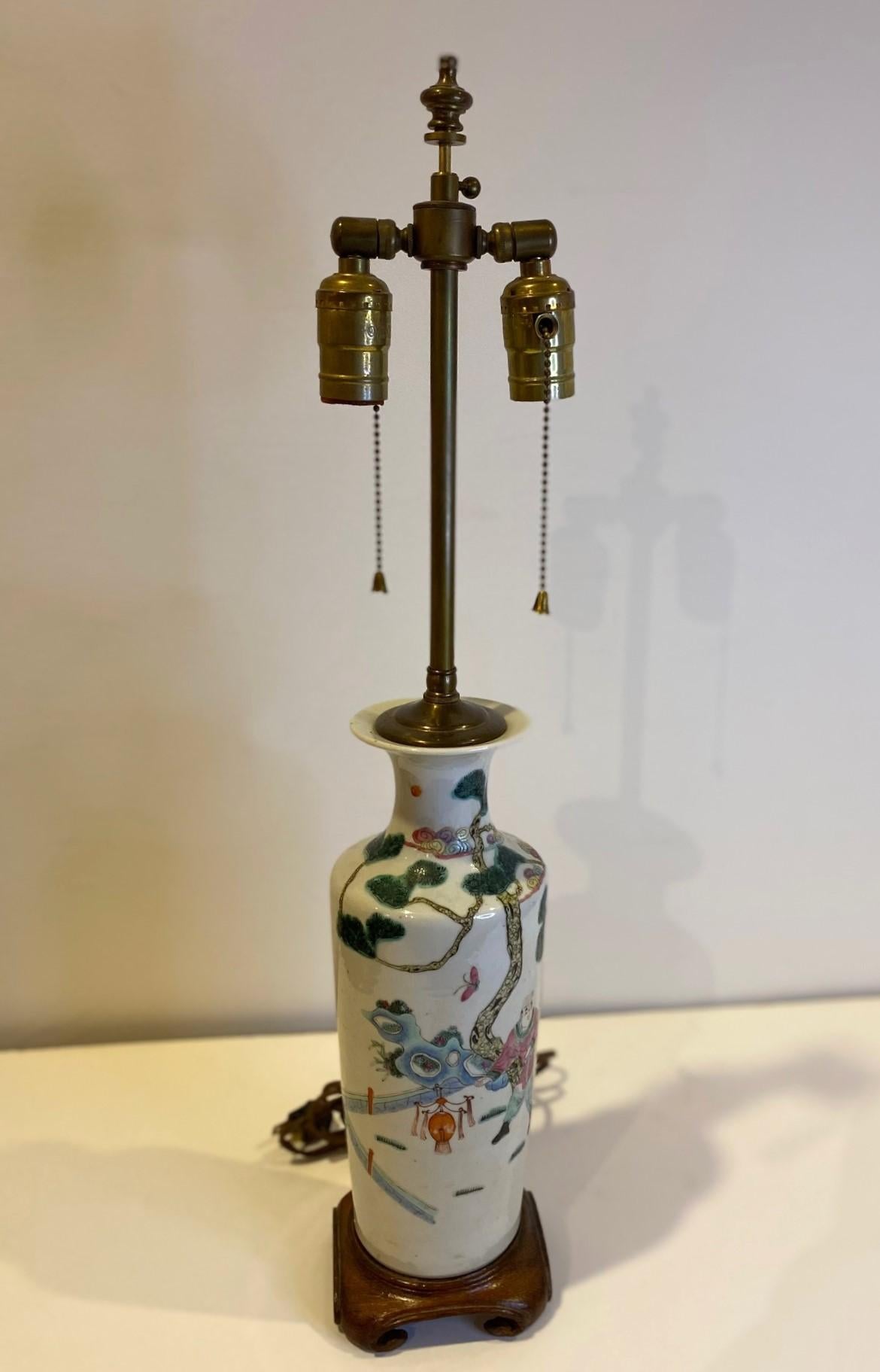 Antike chinesische handbemalte Porzellanvasenlampe im Angebot 4