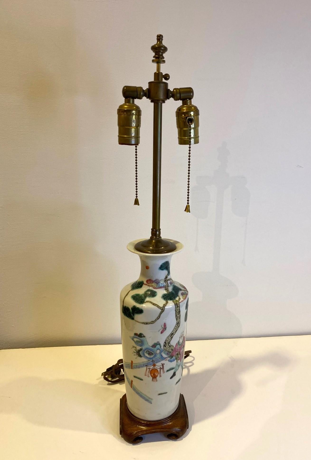 Antike chinesische handbemalte Porzellanvasenlampe im Angebot 5