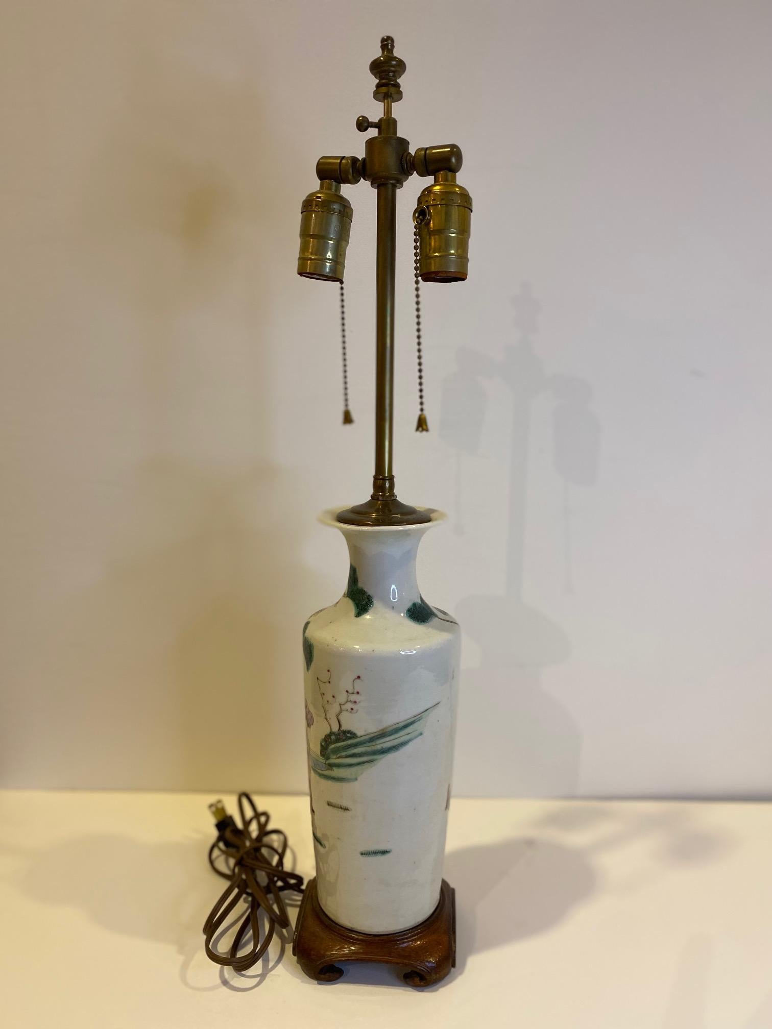 Chinois Lampe vase chinoise ancienne en porcelaine peinte à la main en vente