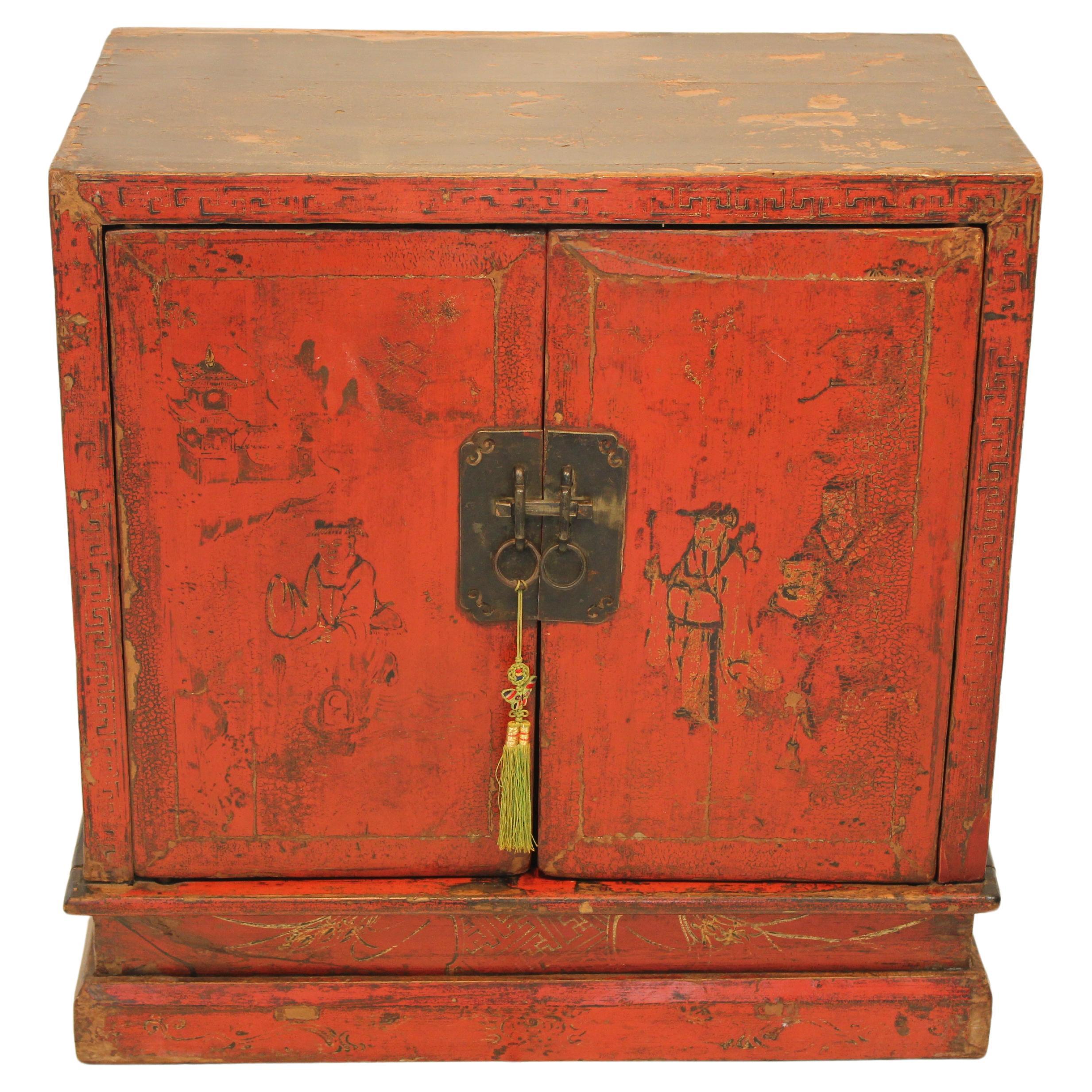 Antiker chinesischer handbemalter Chinoiserie-Schrank mit zwei Türen aus rotem Lack, Mitte des 19. Jahrhunderts