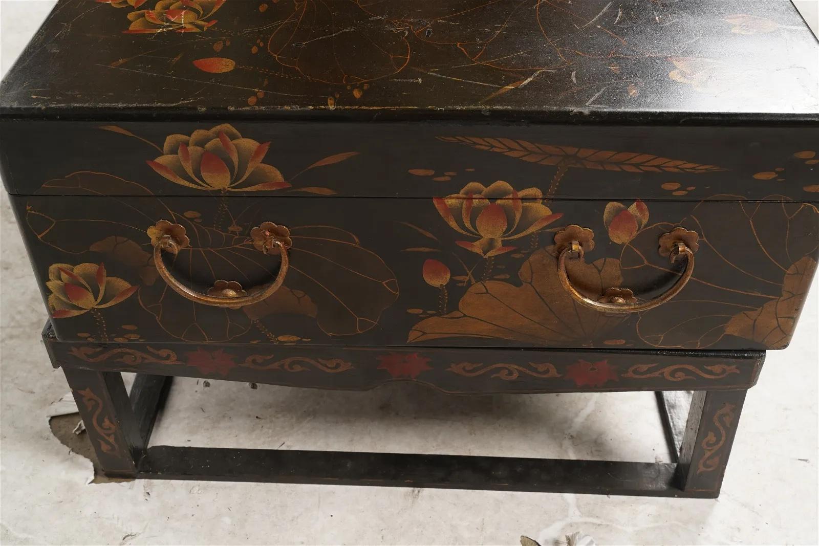 Antique Chinese Hand Painted Wood Trunk on Stand Early 20th Century For Sale 6