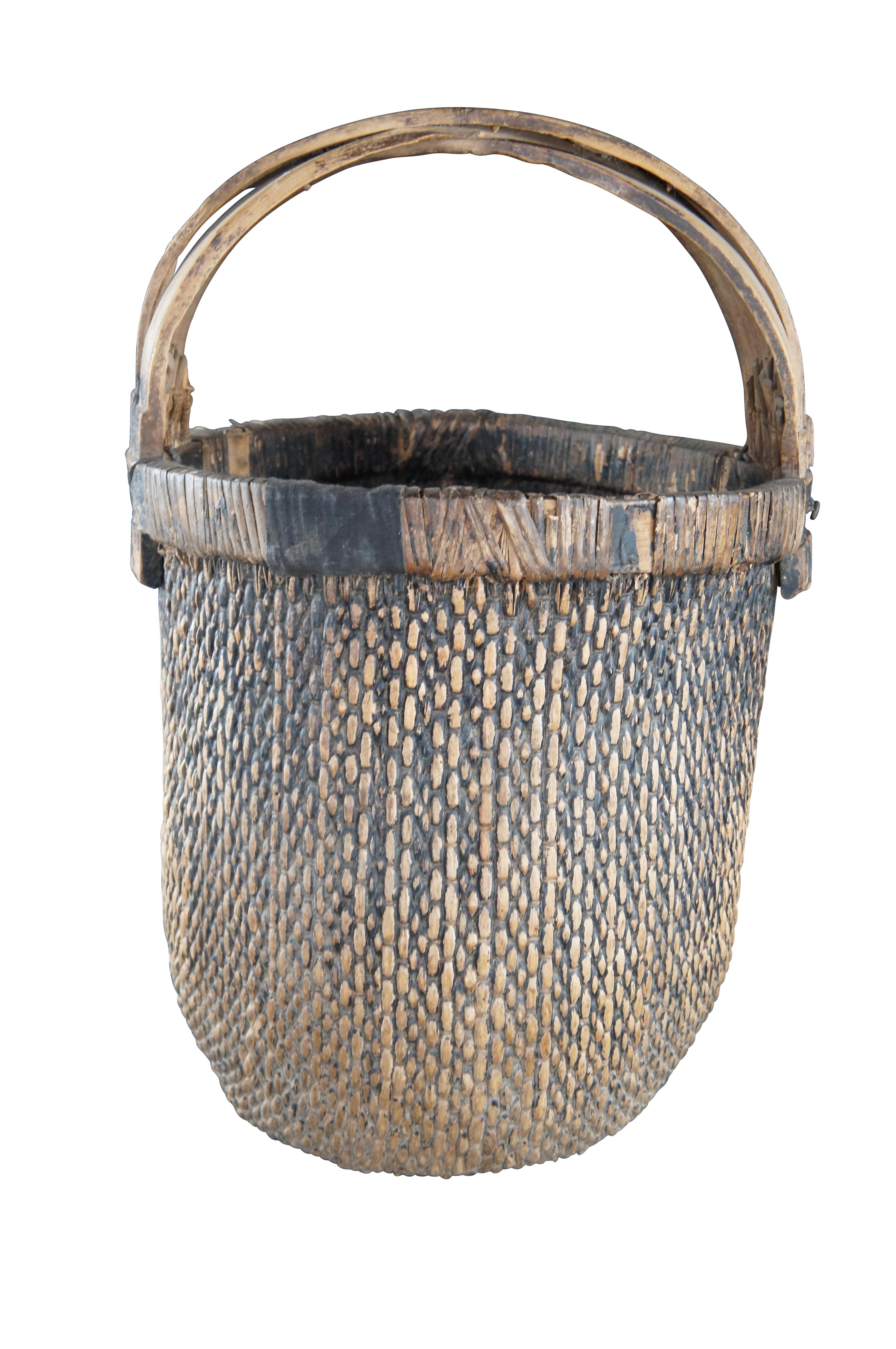 Early 20th Century Chinese Rice Basket. Made from woven reed with a bentwood handle and calligraphy.

Dimensions:
15.5
