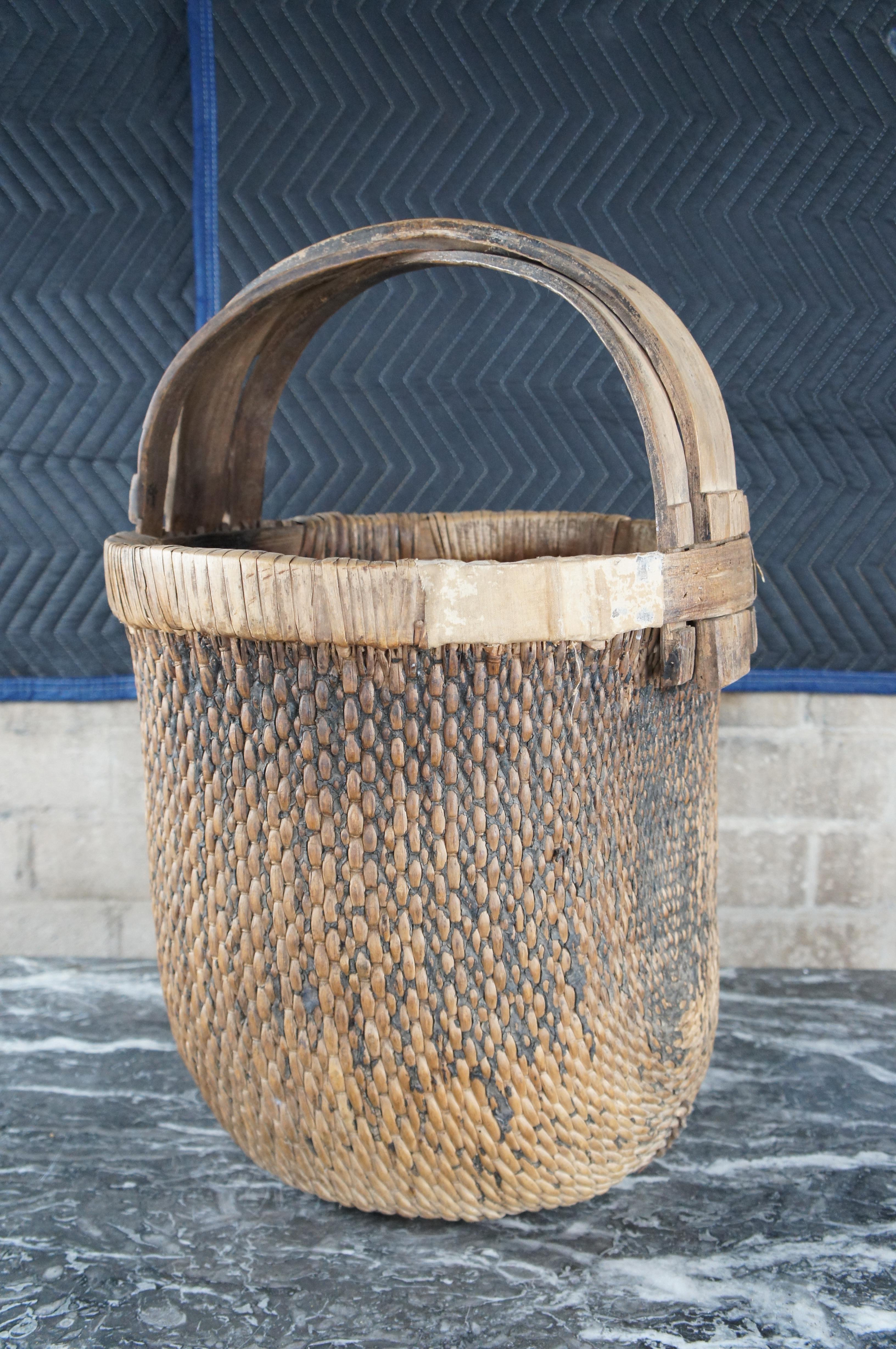 20th Century Antique Chinese Hand Woven Willow Rice Gathering Basket Bentwood Handle Bucket For Sale