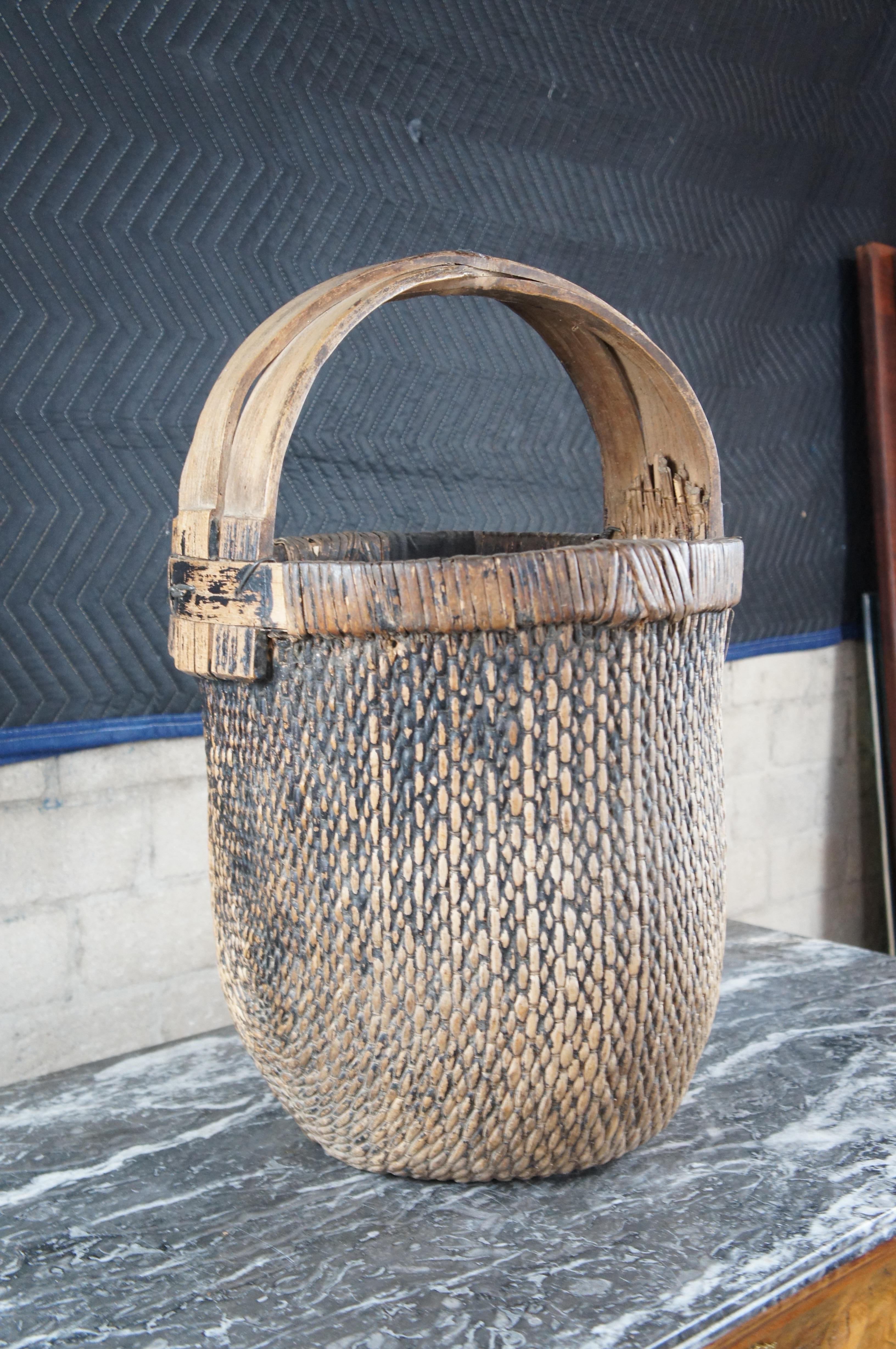 20th Century Antique Chinese Hand Woven Willow Rice Gathering Basket Bentwood Handle Bucket For Sale