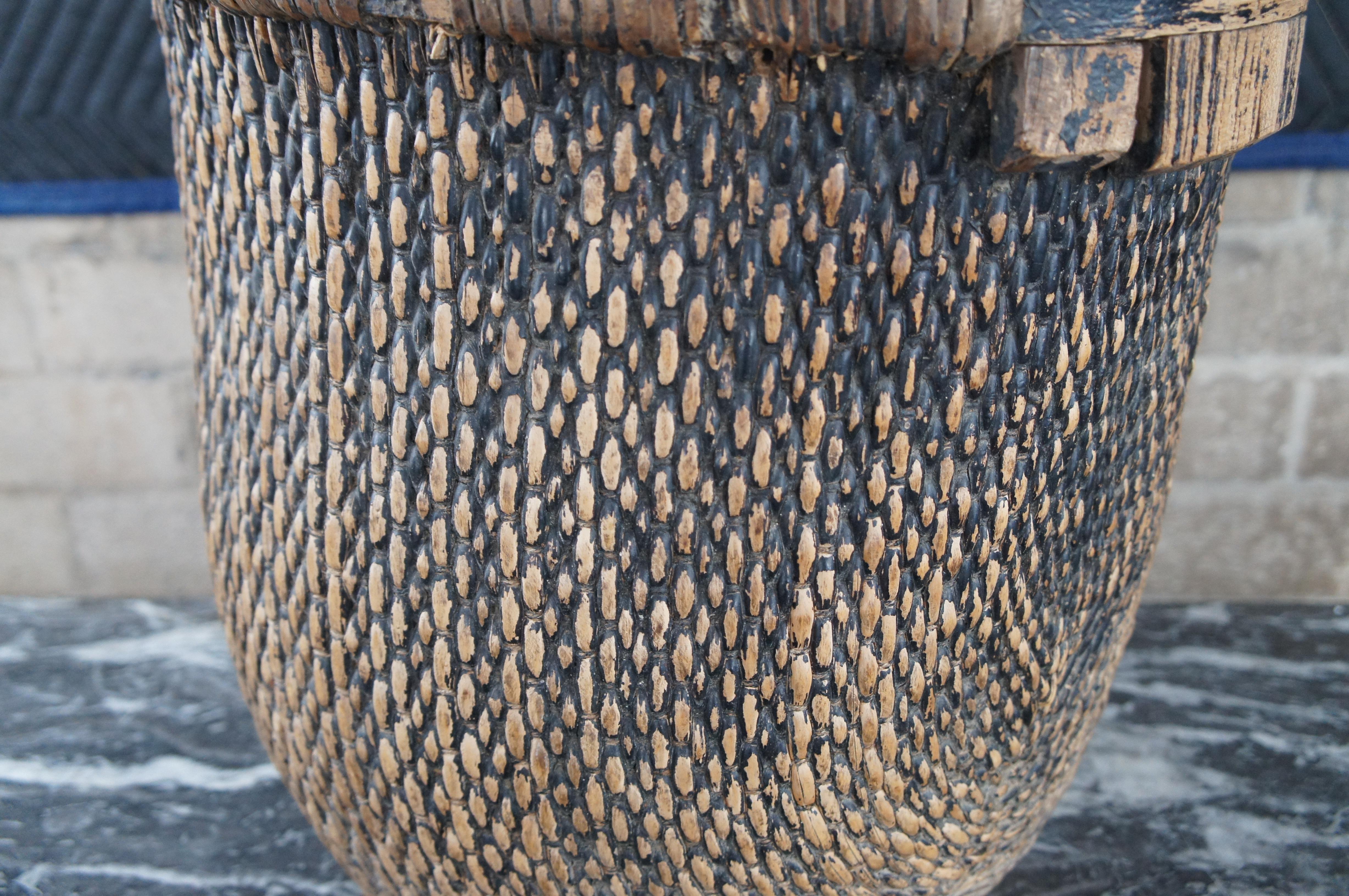 Antique Chinese Hand Woven Willow Rice Gathering Basket Bentwood Handle Bucket For Sale 3