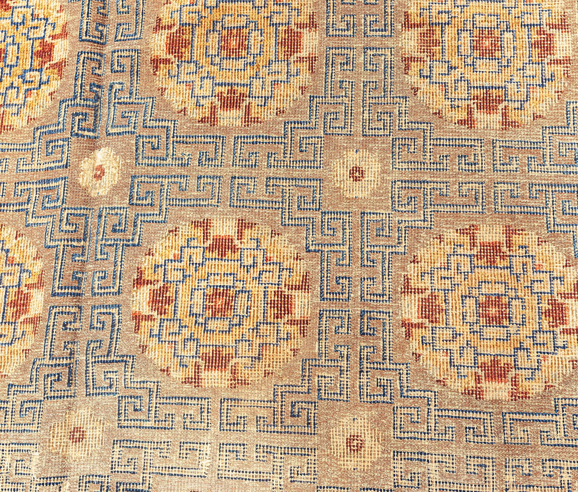 Antiker chinesischer handgefertigter Teppich aus Seide und Metallfaden (Chinesisch) im Angebot