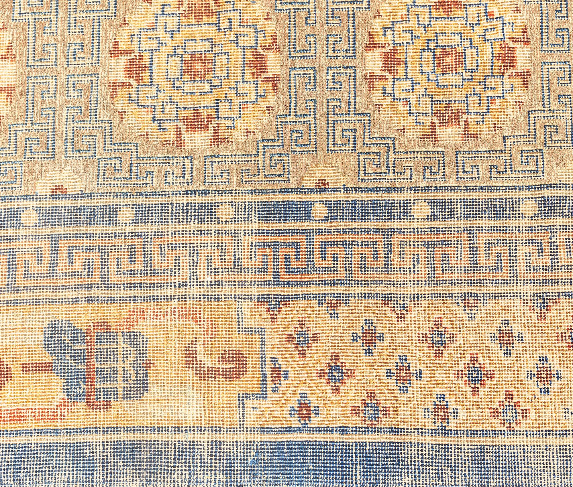 Antiker chinesischer handgefertigter Teppich aus Seide und Metallfaden (Handgeknüpft) im Angebot