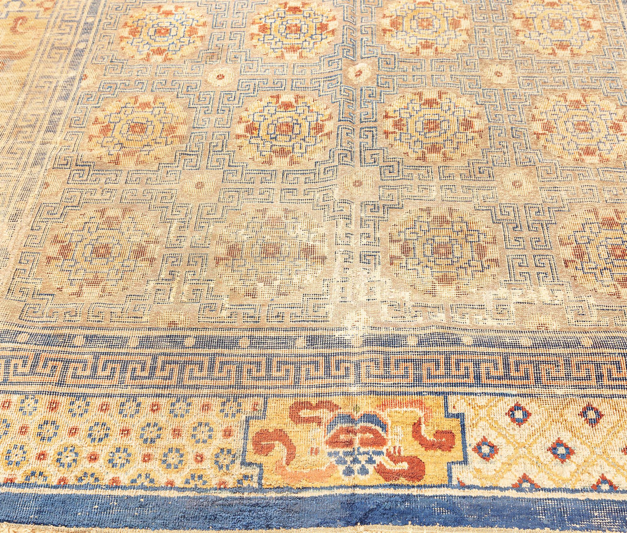 Antiker chinesischer handgefertigter Teppich aus Seide und Metallfaden im Angebot 1