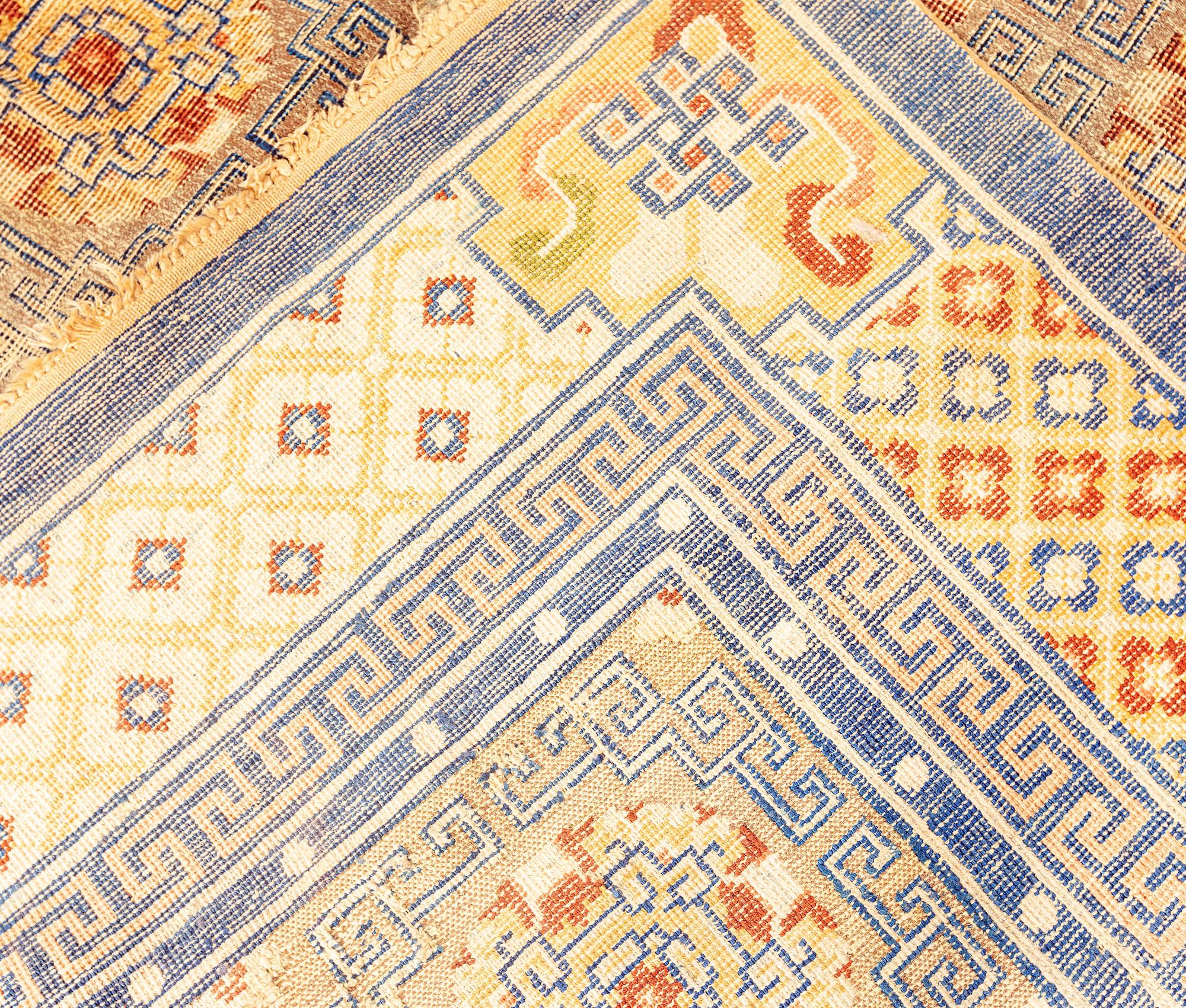 Antiker chinesischer handgefertigter Teppich aus Seide und Metallfaden im Angebot 2