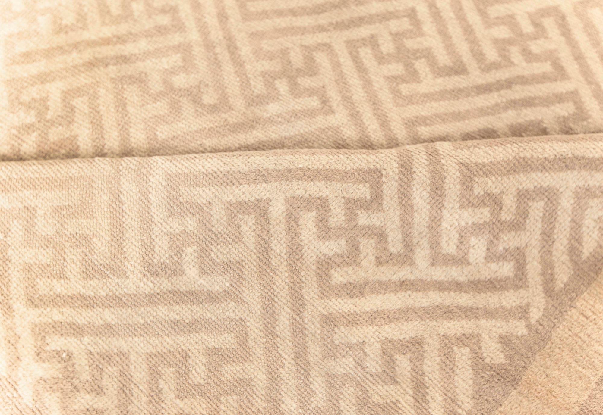 Chemin de table en laine ancienne chinoise beige, marron, fait à la main, unique en son genre
Taille : 5'6