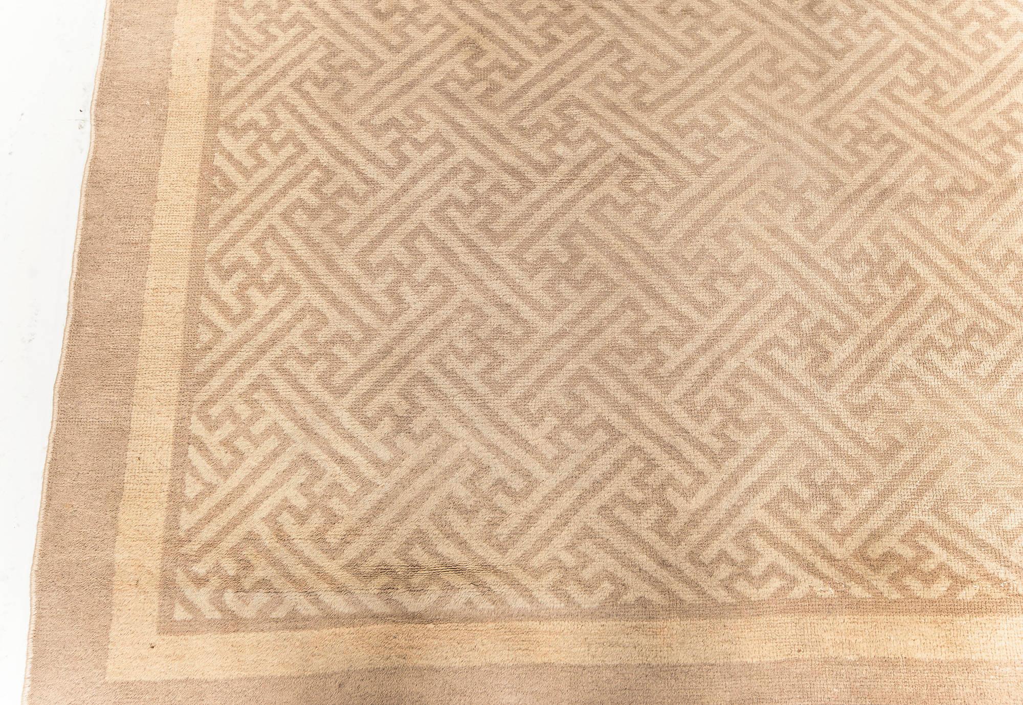 Ancien chemin de table en laine fait à la main en Chine Bon état - En vente à New York, NY