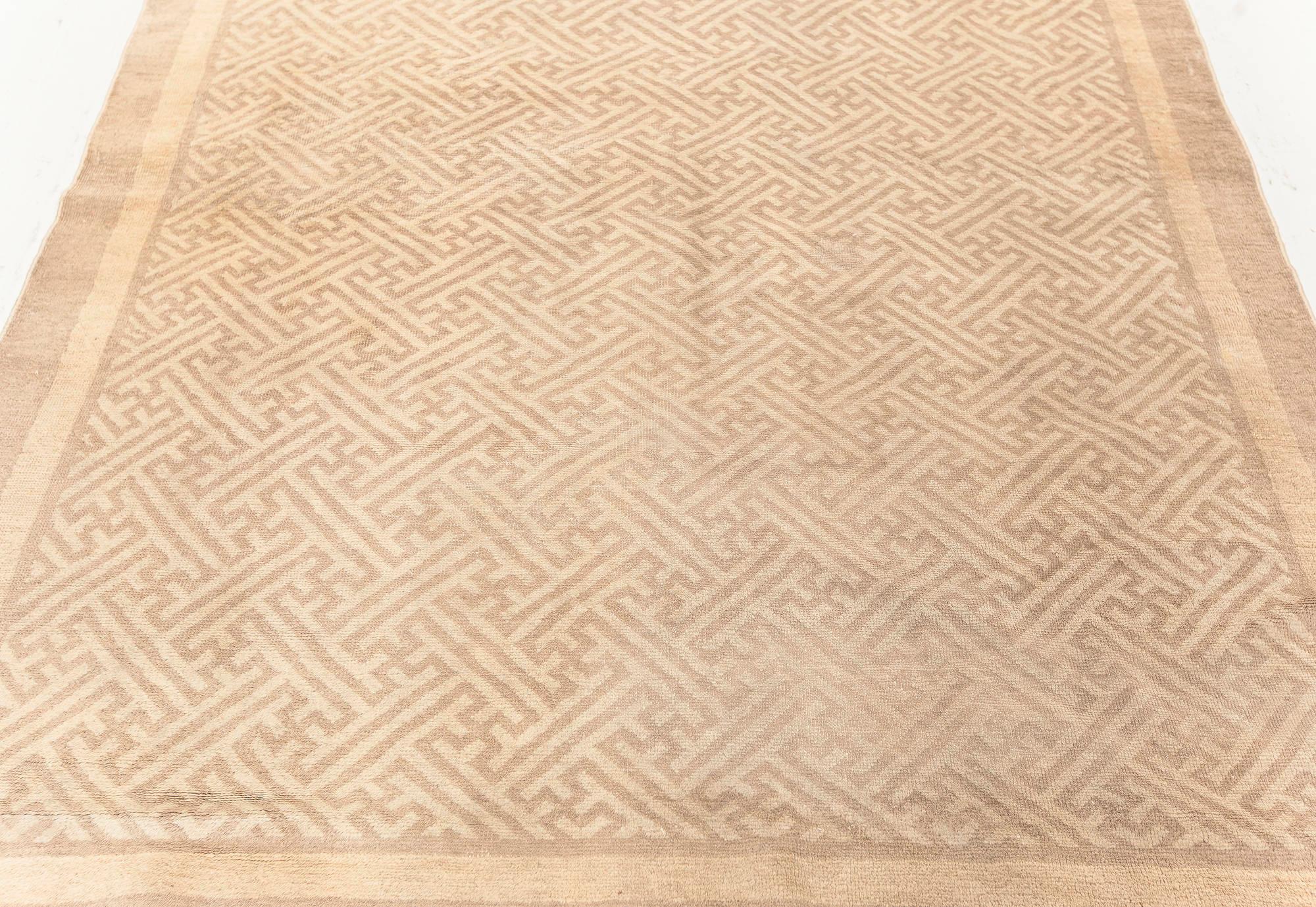 Ancien chemin de table en laine fait à la main en Chine en vente 1