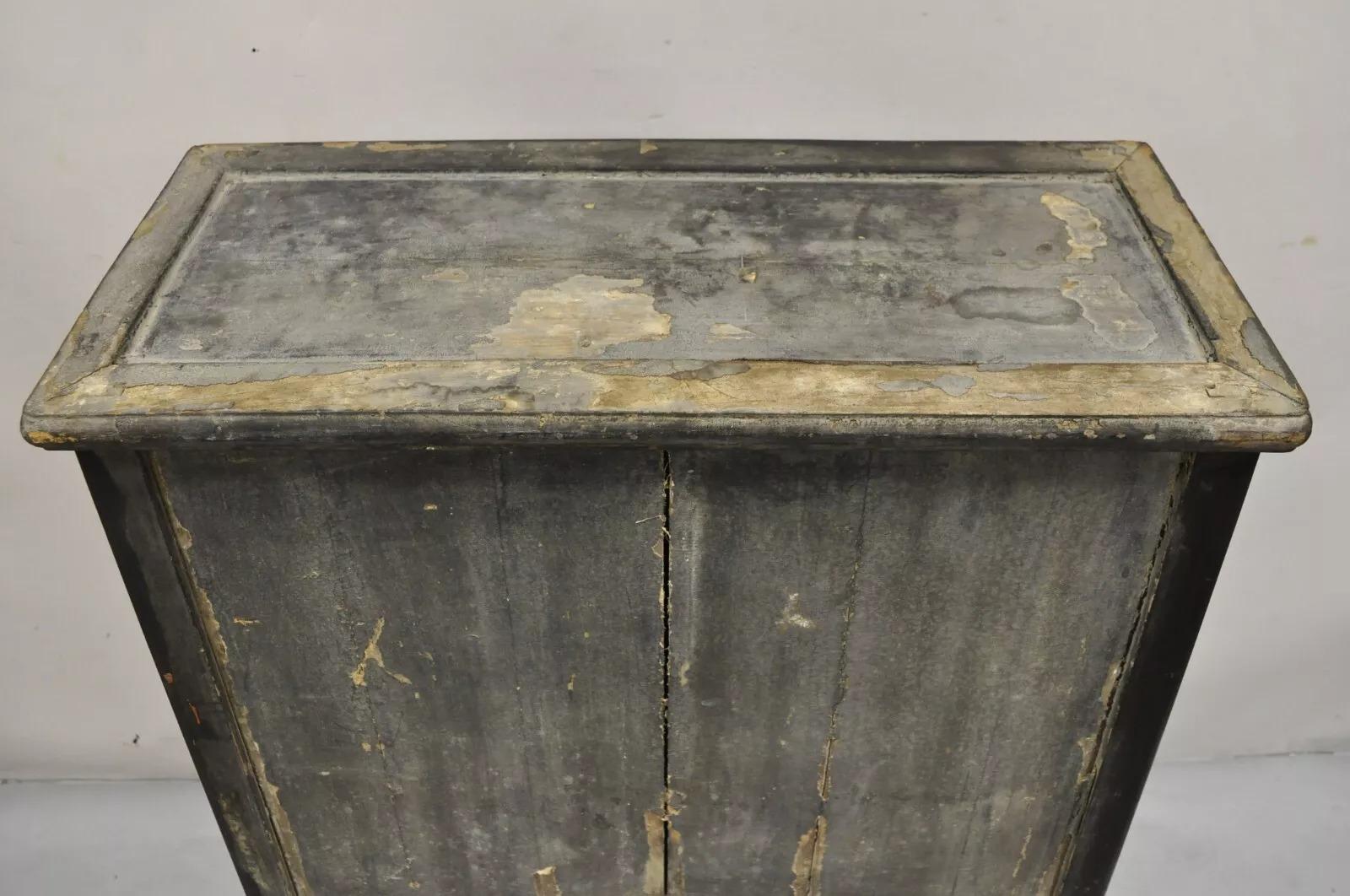 Antique Chinese Hardwood 2 Door Wardrobe Wedding Cabinet with Drawers In Good Condition For Sale In Philadelphia, PA