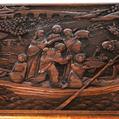 Antike chinesische Chinoiserie-Deckentruhe aus geschnitztem Hartholz mit Relief, um 1920