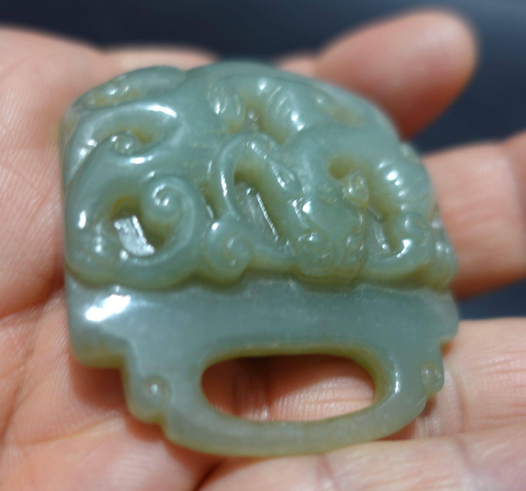Antike chinesische Hetain Celedon Jade „Gürtelschnallen“ aus Jade  19. Jahrhundert im Angebot 7