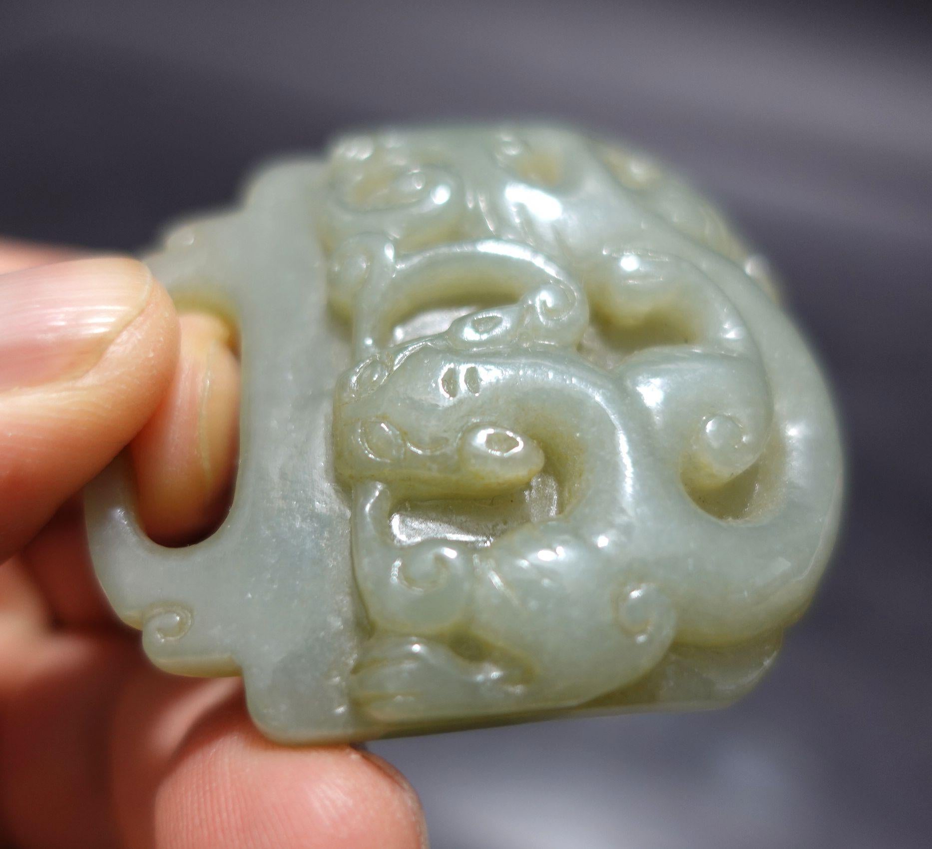 Antike chinesische Hetain Celedon Jade „Gürtelschnallen“ aus Jade  19. Jahrhundert im Angebot 9