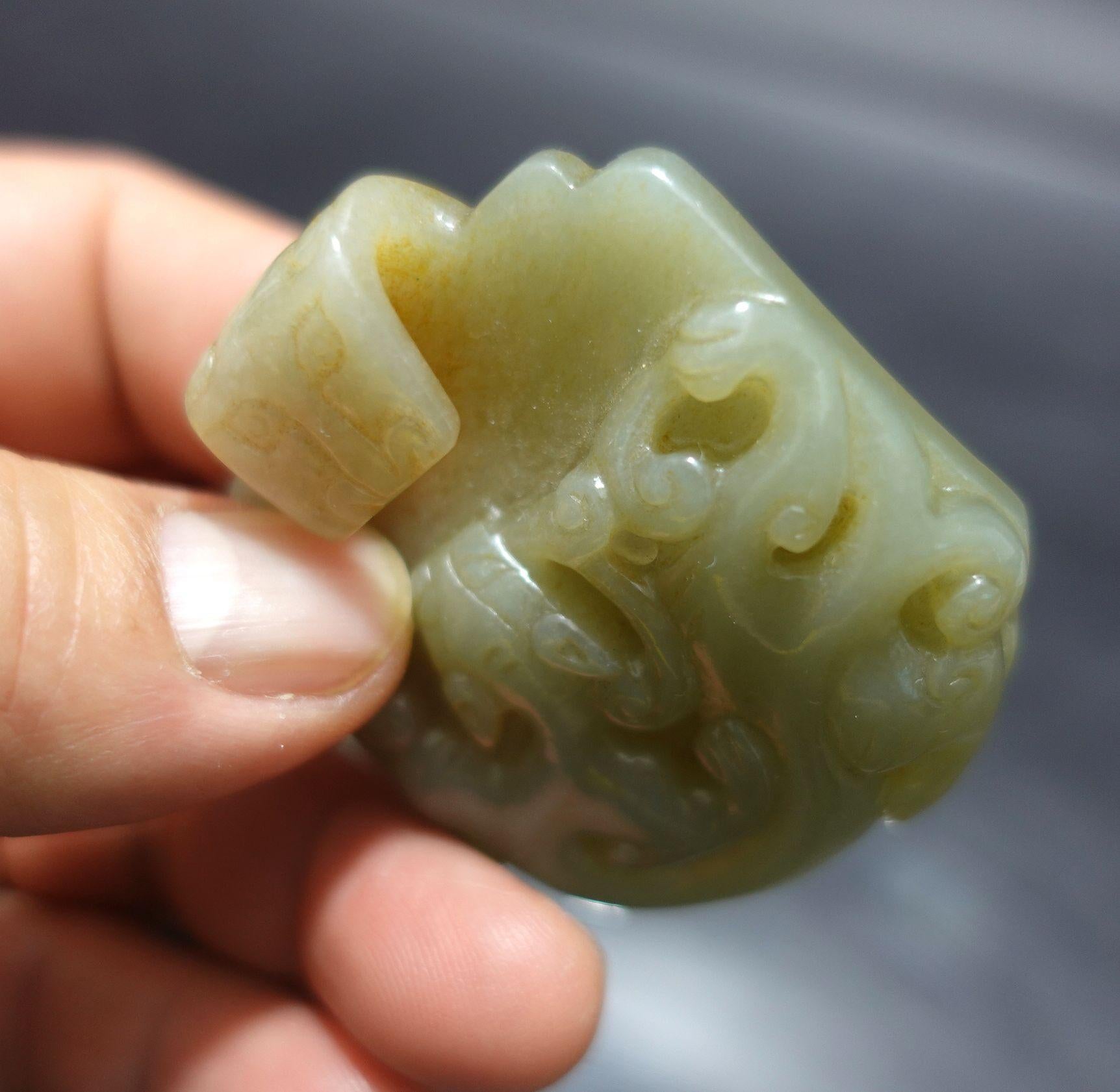 Antike chinesische Hetain Celedon Jade „Gürtelschnallen“ aus Jade  19. Jahrhundert im Angebot 10