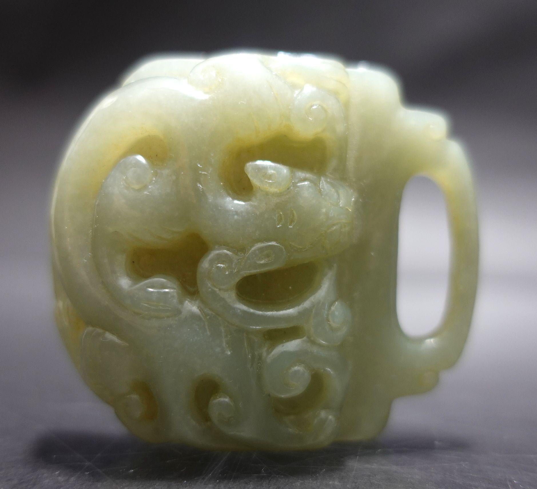 Antike chinesische Hetain Celedon Jade „Gürtelschnallen“ aus Jade  19. Jahrhundert im Angebot 1