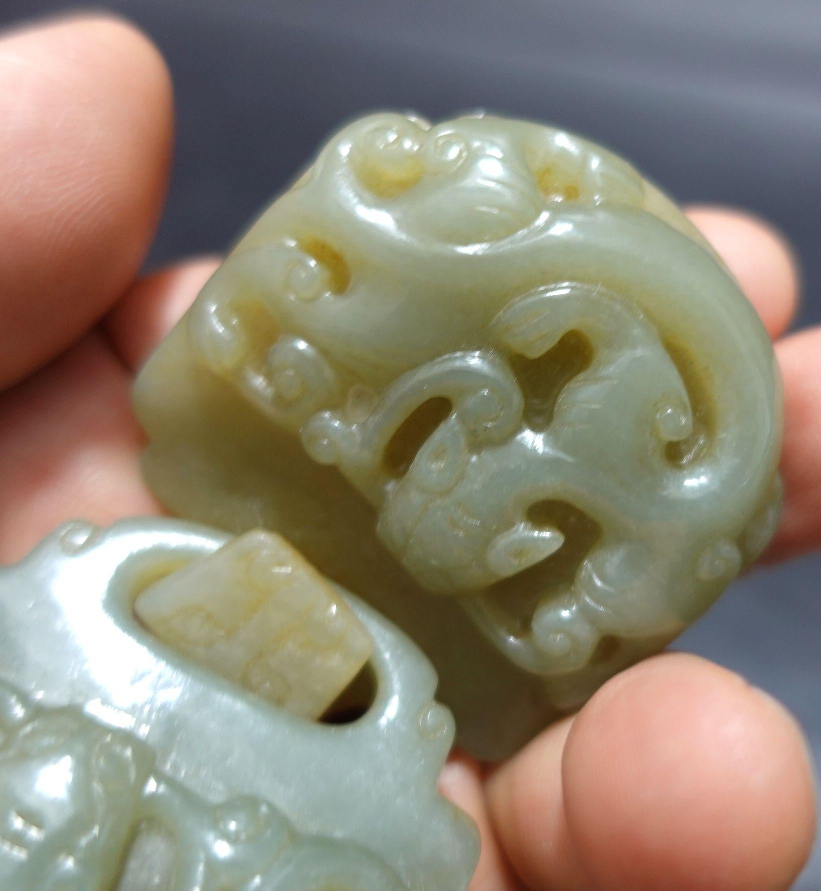 Antike chinesische Hetain Celedon Jade „Gürtelschnallen“ aus Jade  19. Jahrhundert im Angebot 2