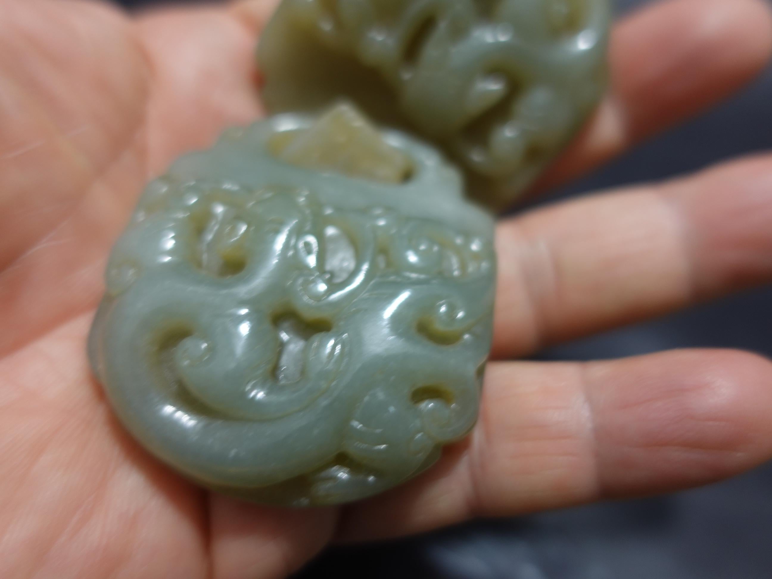 Antike chinesische Hetain Celedon Jade „Gürtelschnallen“ aus Jade  19. Jahrhundert im Angebot 3
