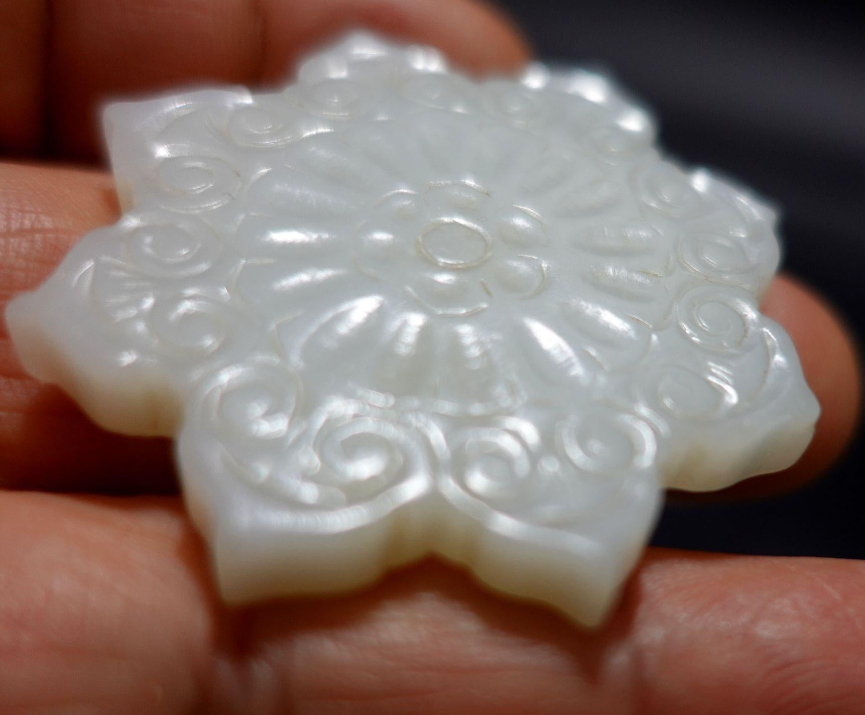 Antique Chinese Hetain White Carved Jade Pendant  19th Century For Sale 1