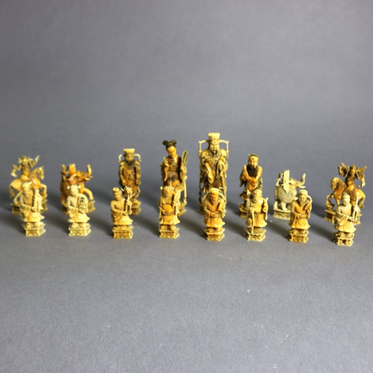 32 Figurines Sculptées Anciennes - Pions D'échec Ou Guerriers Asiatiques - Collection