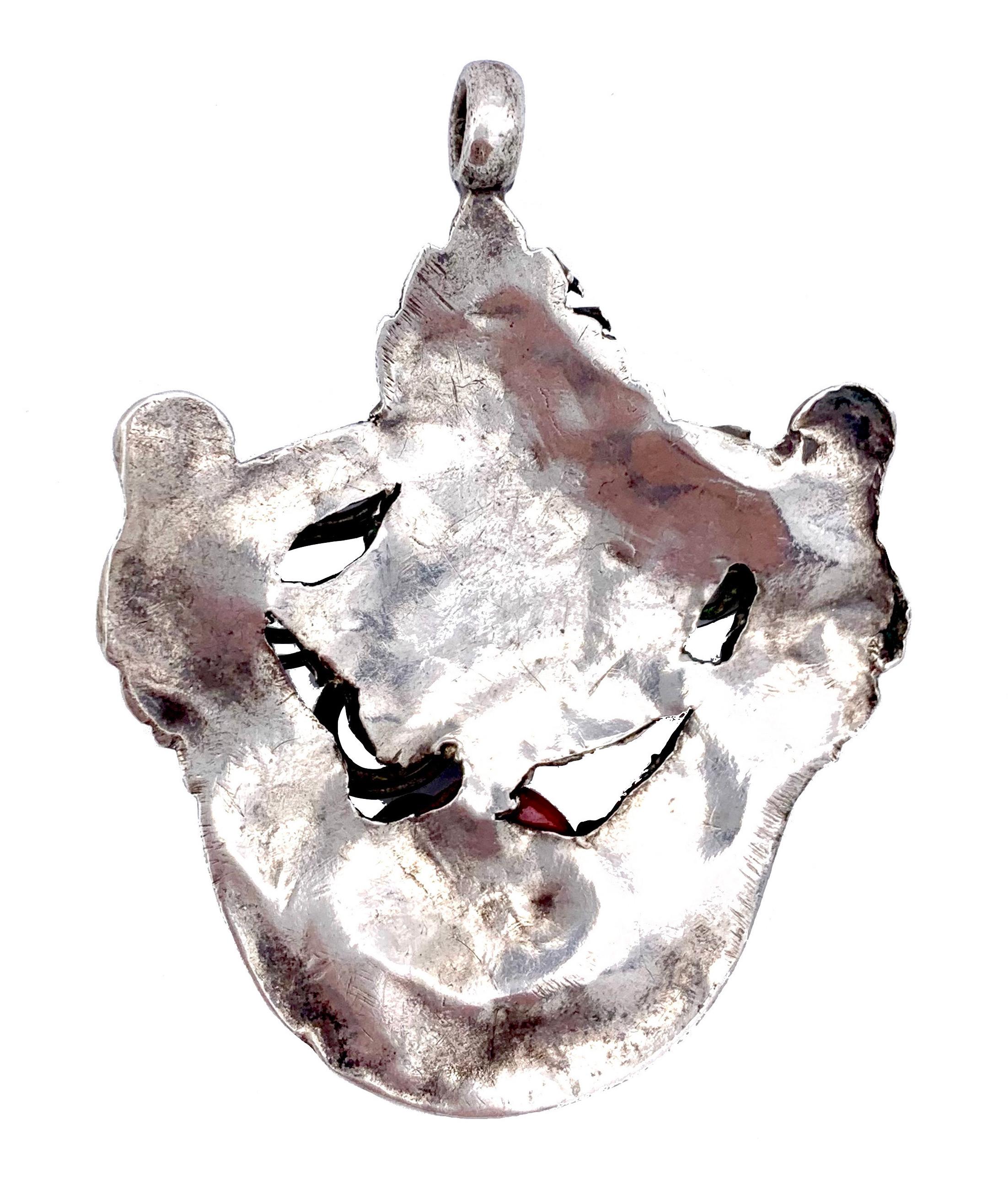 Collier pendentif chinois ancien Horoscope en verre et argent avec dragon de bonne chance  Bon état - En vente à Munich, Bavaria