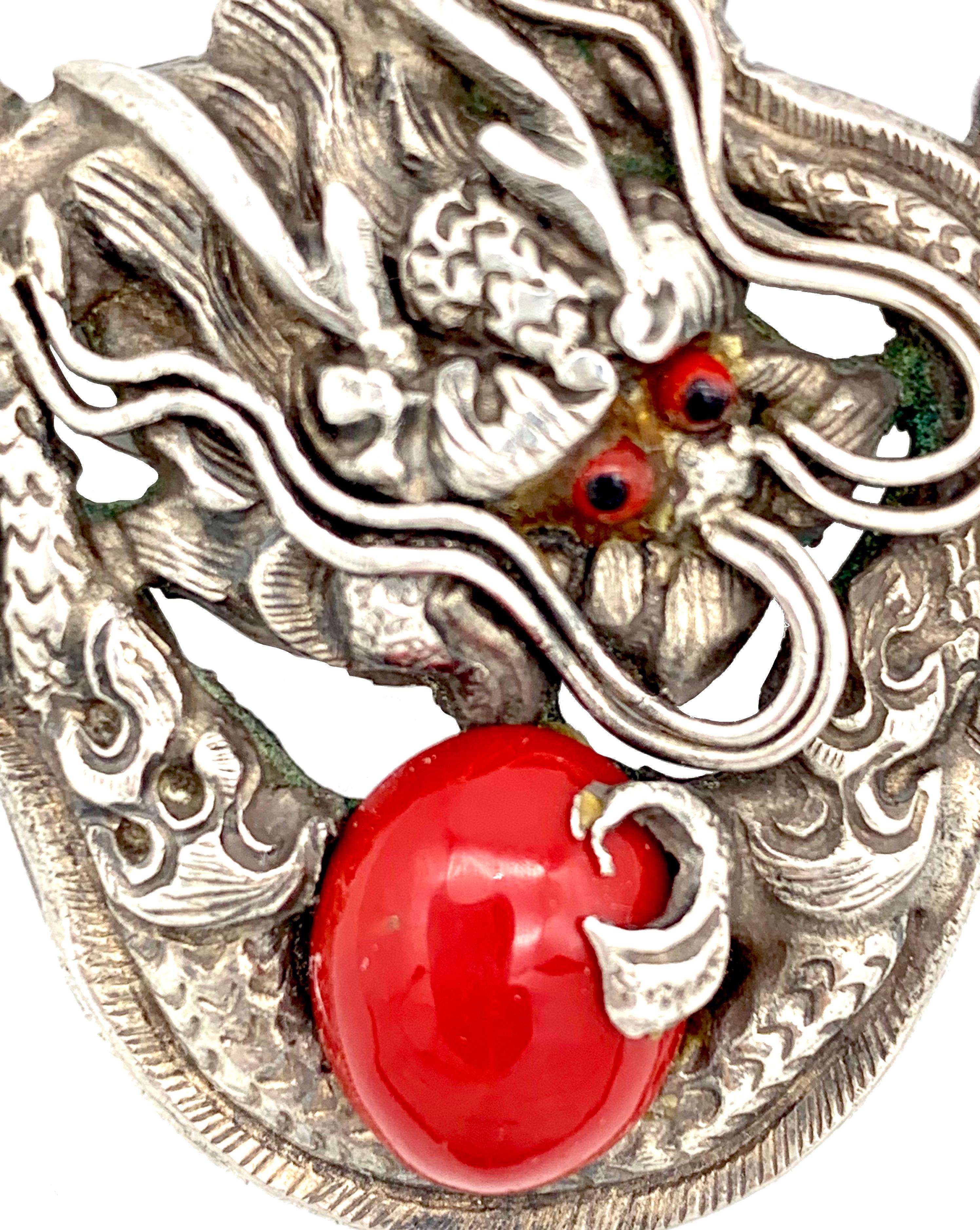 Collier pendentif chinois ancien Horoscope en verre et argent avec dragon de bonne chance  Unisexe en vente