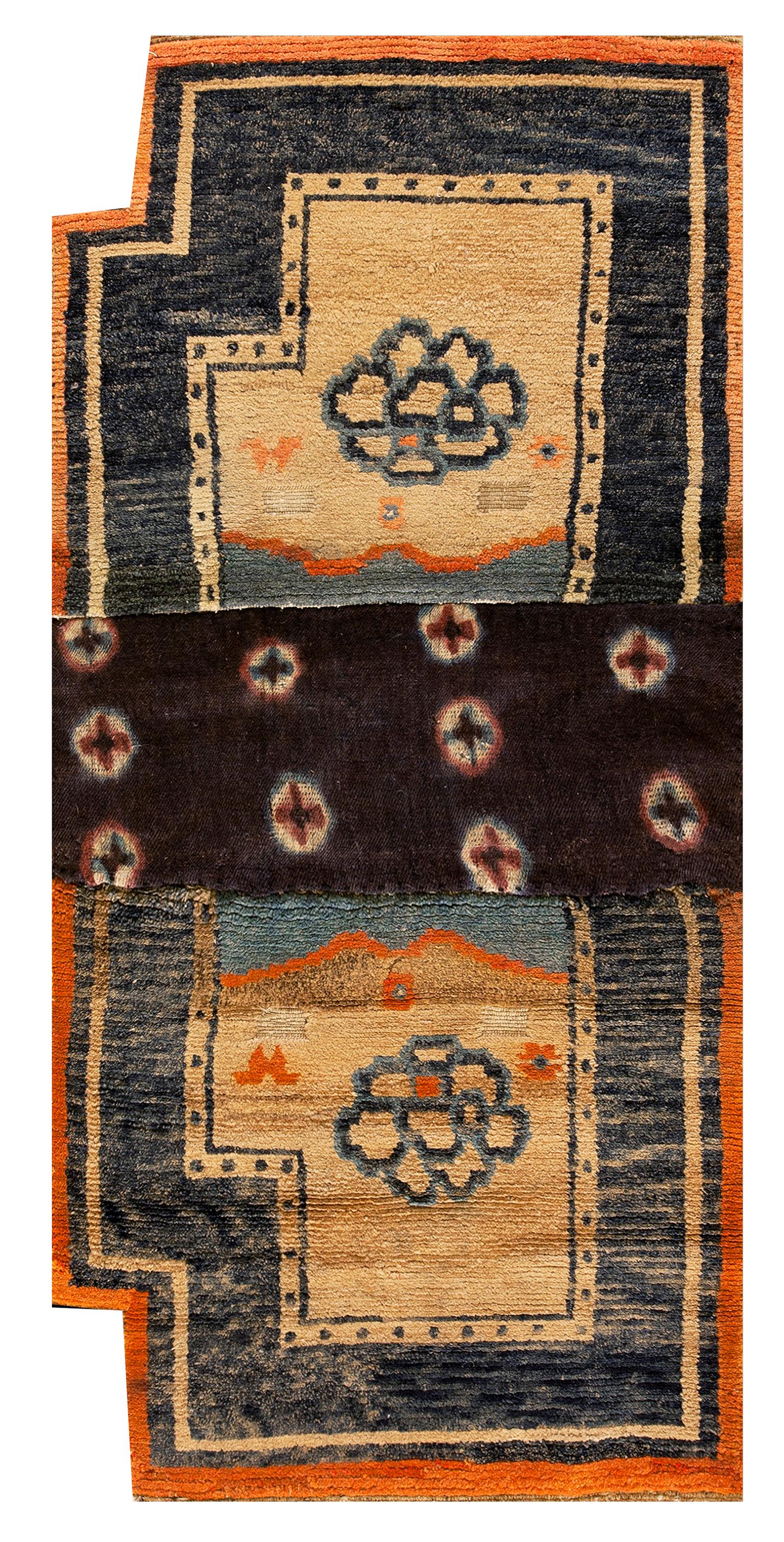 Couverture de selle tibétaine chinoise du début du 20e siècle ( 2'2'' x 4'7'' - 66 x 140 ) en vente
