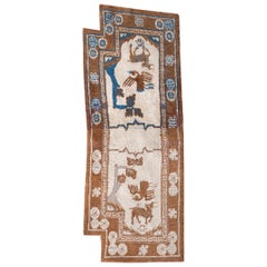 Tapis chinois ancien recouvert d'un cheval 1' 9"" x 4' 4"