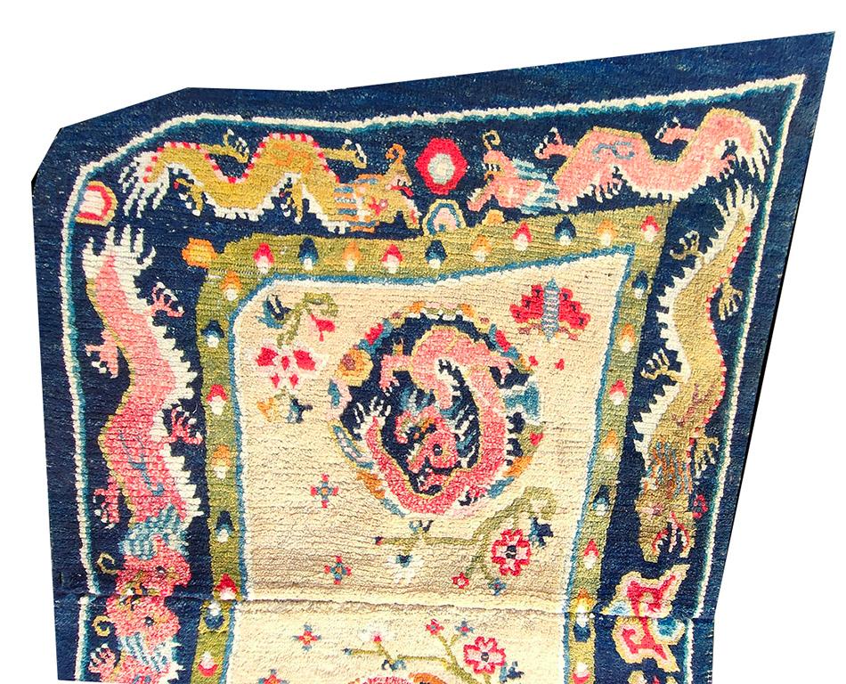 Early 20th Century Chinese Tibetan Saddle Cover ( 2'3''x 3'9'' - 69 x 114 ) In Good Condition For Sale In New York, NY