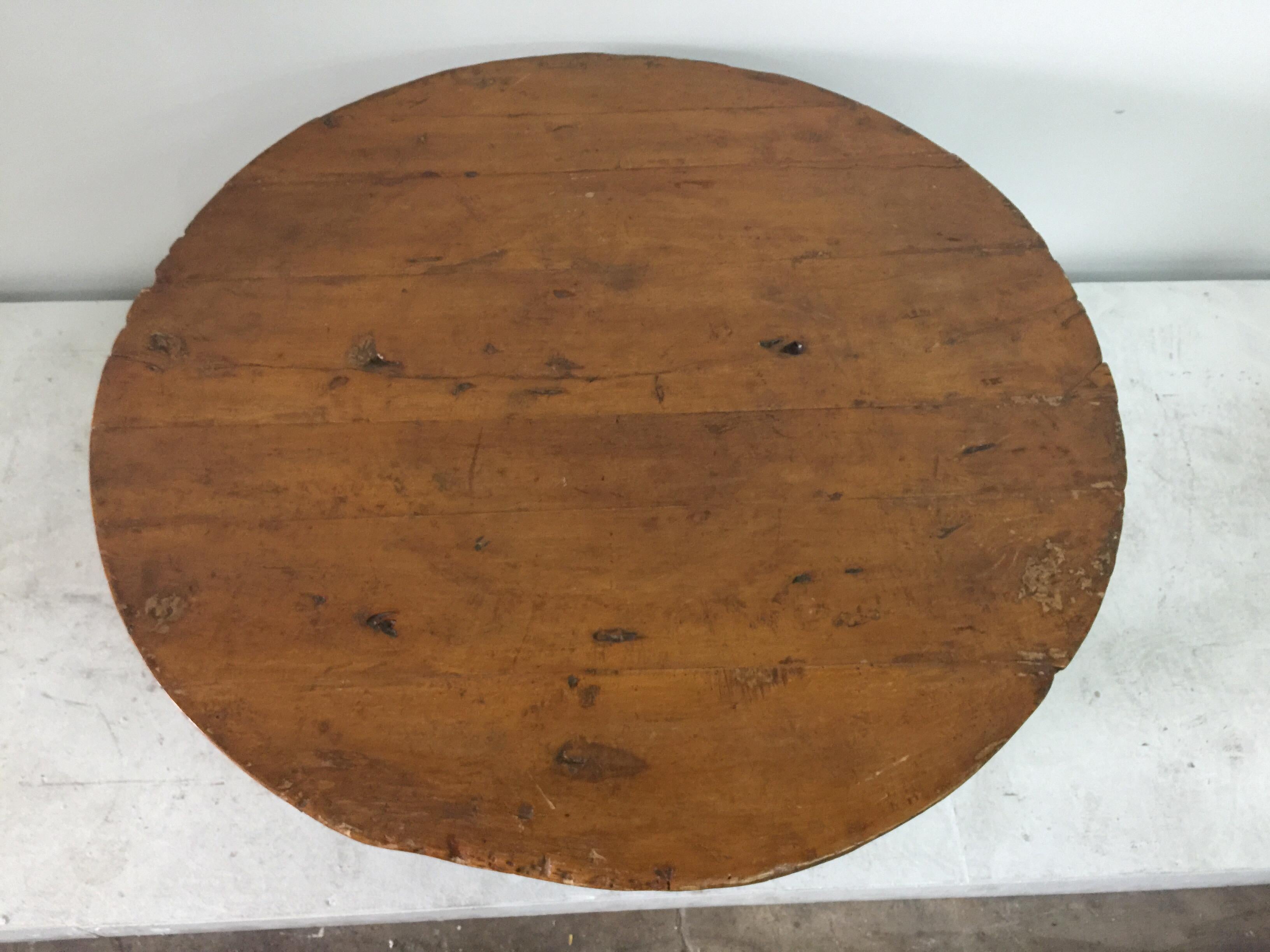 Antique Huanghuali hardwood round low center table with great patina. very nice original wear. Elegant appearance. Structurally sound. Apparently unmarked. Measures: Approximate height 21', diameter 47.5