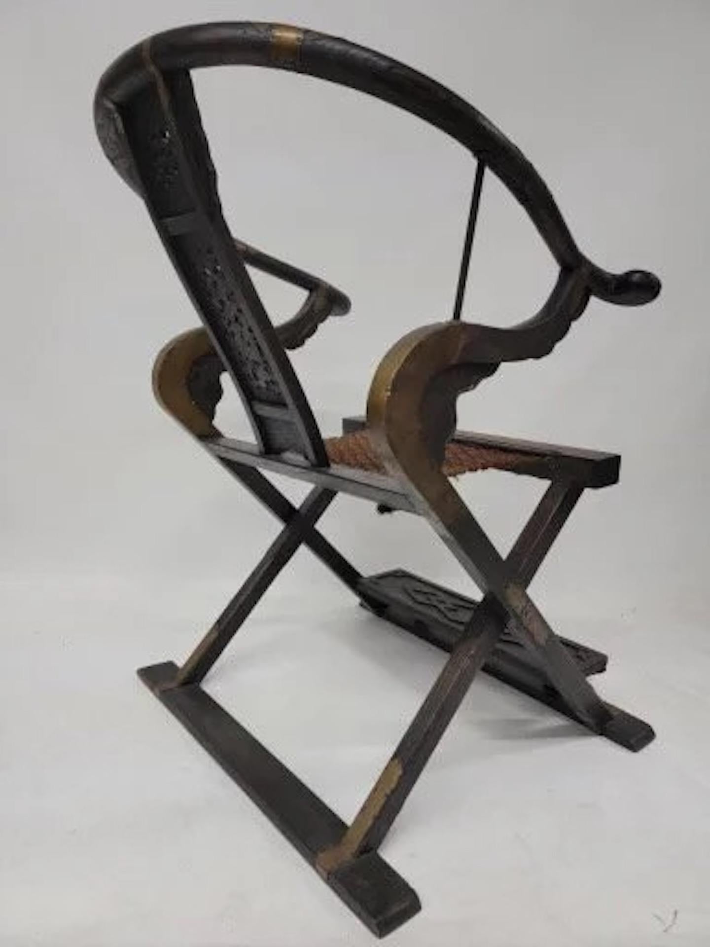 Antique Chinese Huanghuali Horseshoe Back Folding Throne Chair In Good Condition For Sale In Chicago, IL