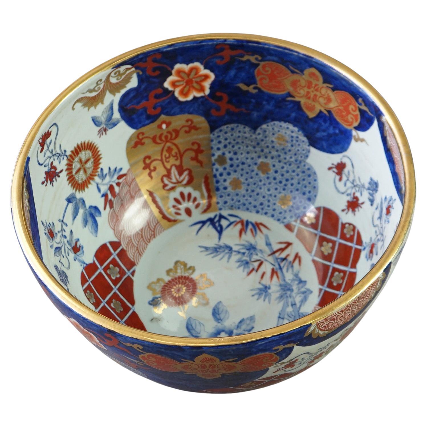 Antique Bol central surdimensionné en porcelaine chinoise Imari Porcelain Circa 1920