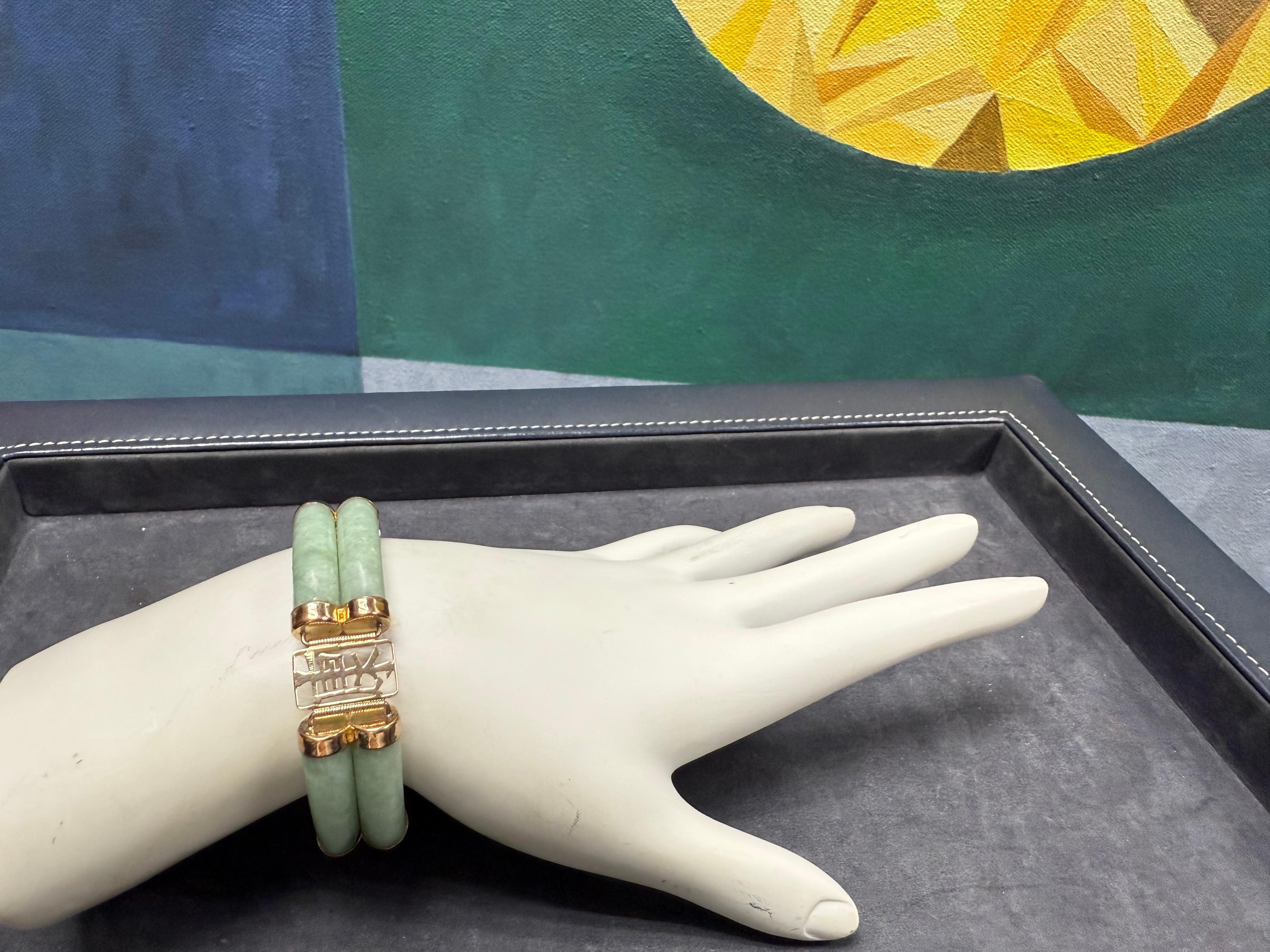 Rétro Antique Bracelet de Jade Chinois d'une longueur de 7.25 pouces et d'un poids de 40 grammes en vente