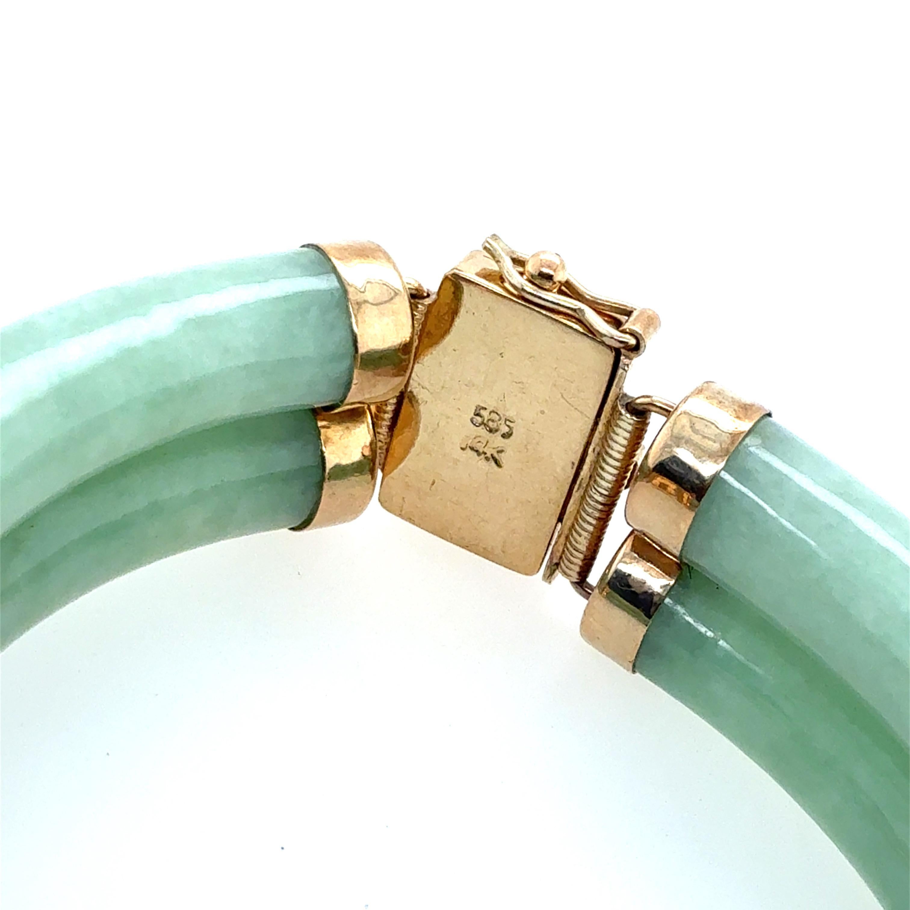 Antique Bracelet de Jade Chinois d'une longueur de 7.25 pouces et d'un poids de 40 grammes Bon état - En vente à Los Angeles, CA