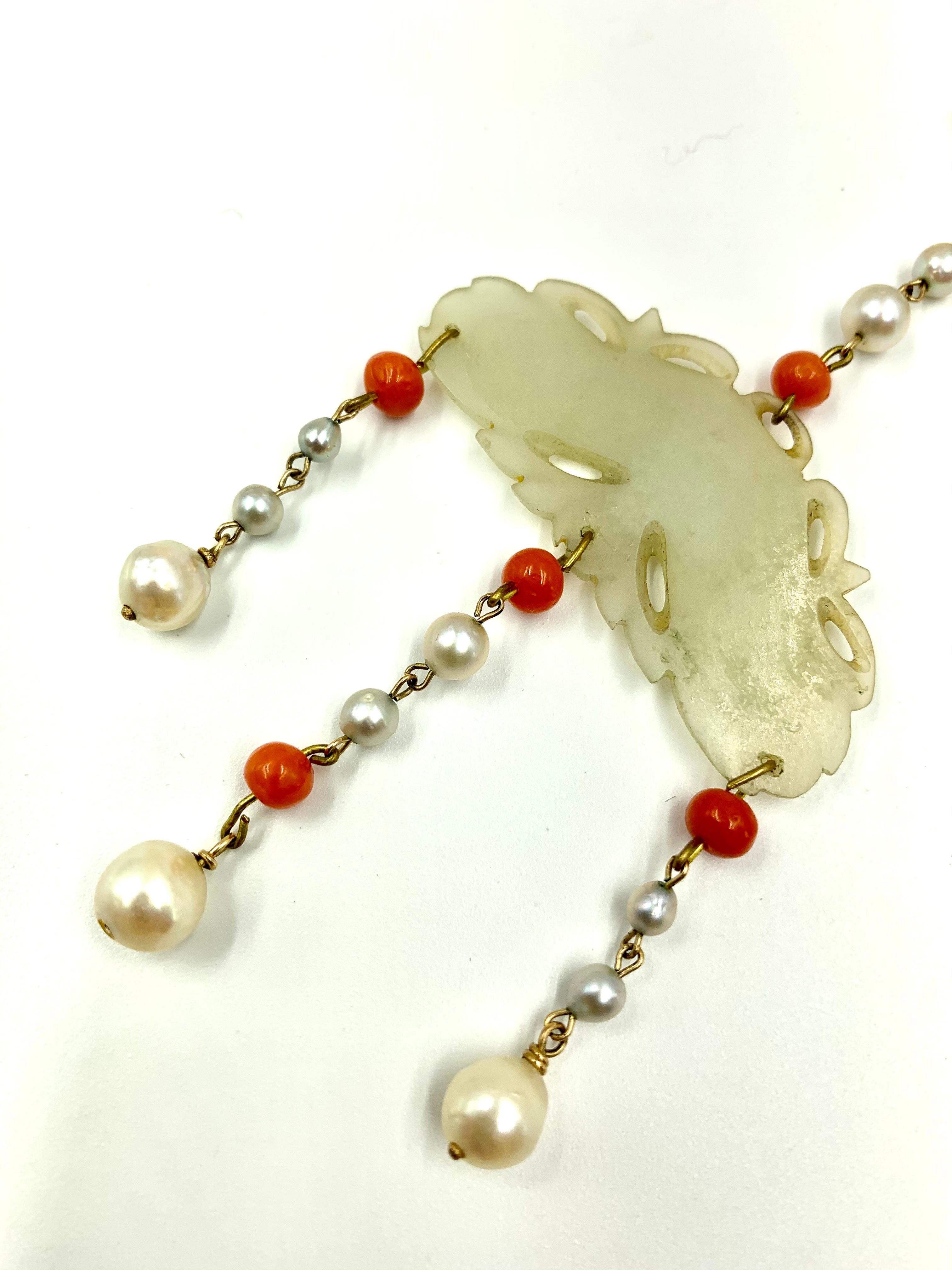 Antike chinesische Halskette mit Anhänger aus Jade, Koralle und Perle aus dem späten 19. Jahrhundert im Angebot 1