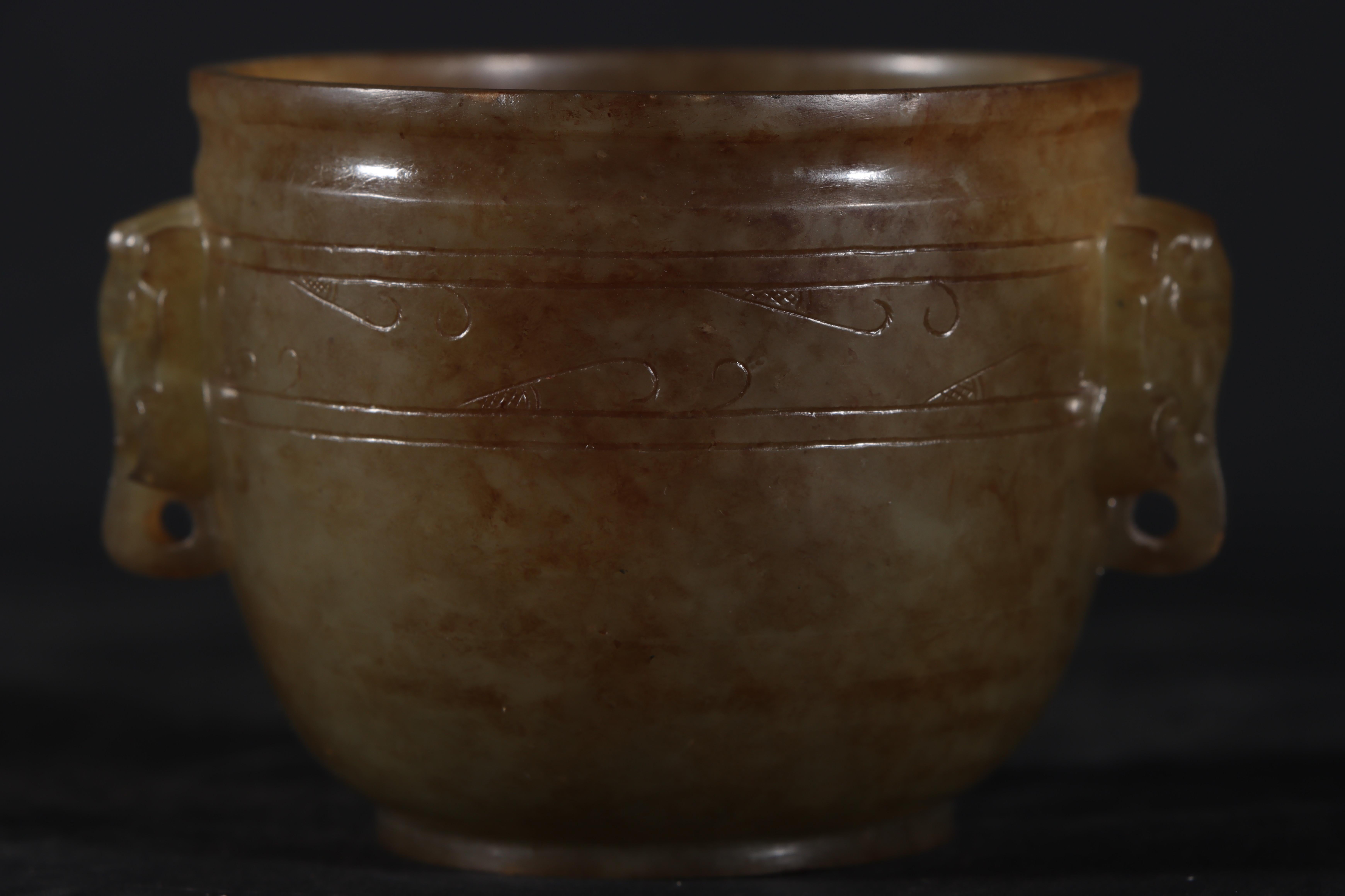 Antique Chinese Jade Cup Carved with Two Beast Head Ears In Fair Condition In 景德镇市, CN