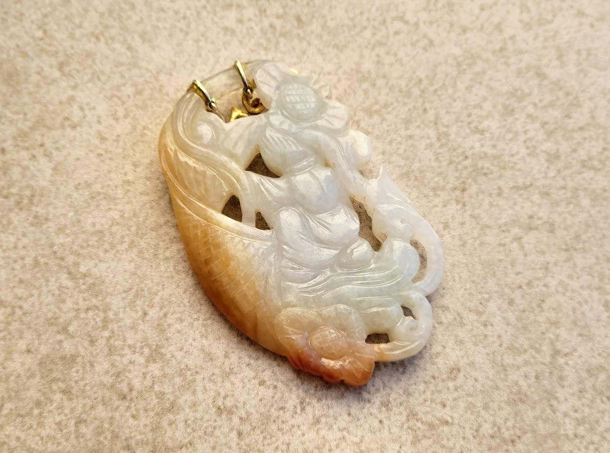Antique Chinese Jade Gold Pendant Goddess Guanyin With Diamond In Excellent Condition For Sale In Chesterland, OH