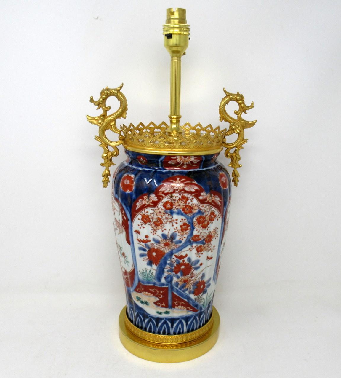 Stunning single traditional Imari ribbed porcelain vase of generous proportions, now converted to an electric table lamp with stylish decorative ormolu pierced gallery and twin handle mount and plain circular ormolu base, mid-late 19th