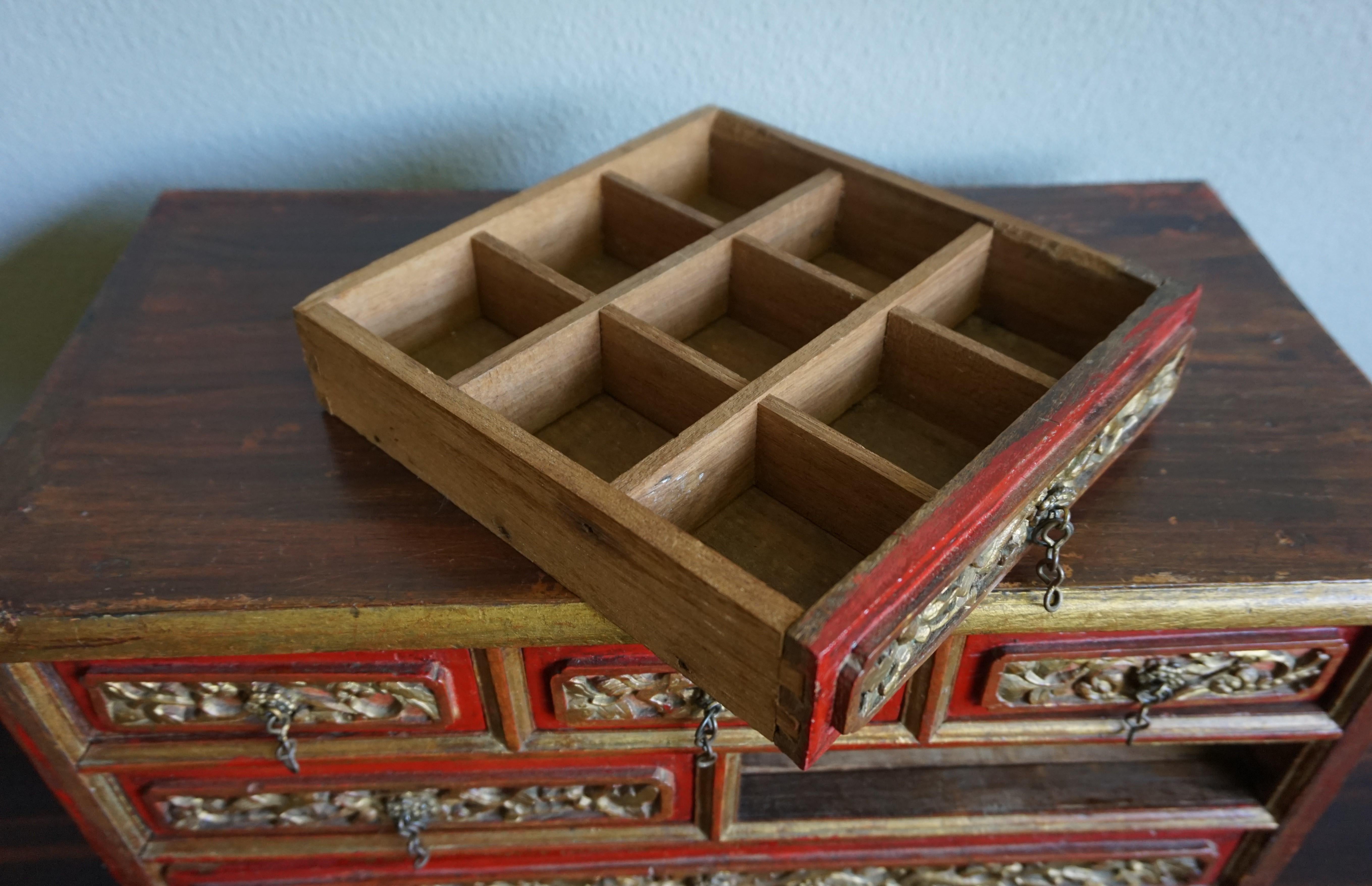 Chinese Jewelry Box with Drawers with Hand Carved Bird and Dragon Sculptures For Sale 2