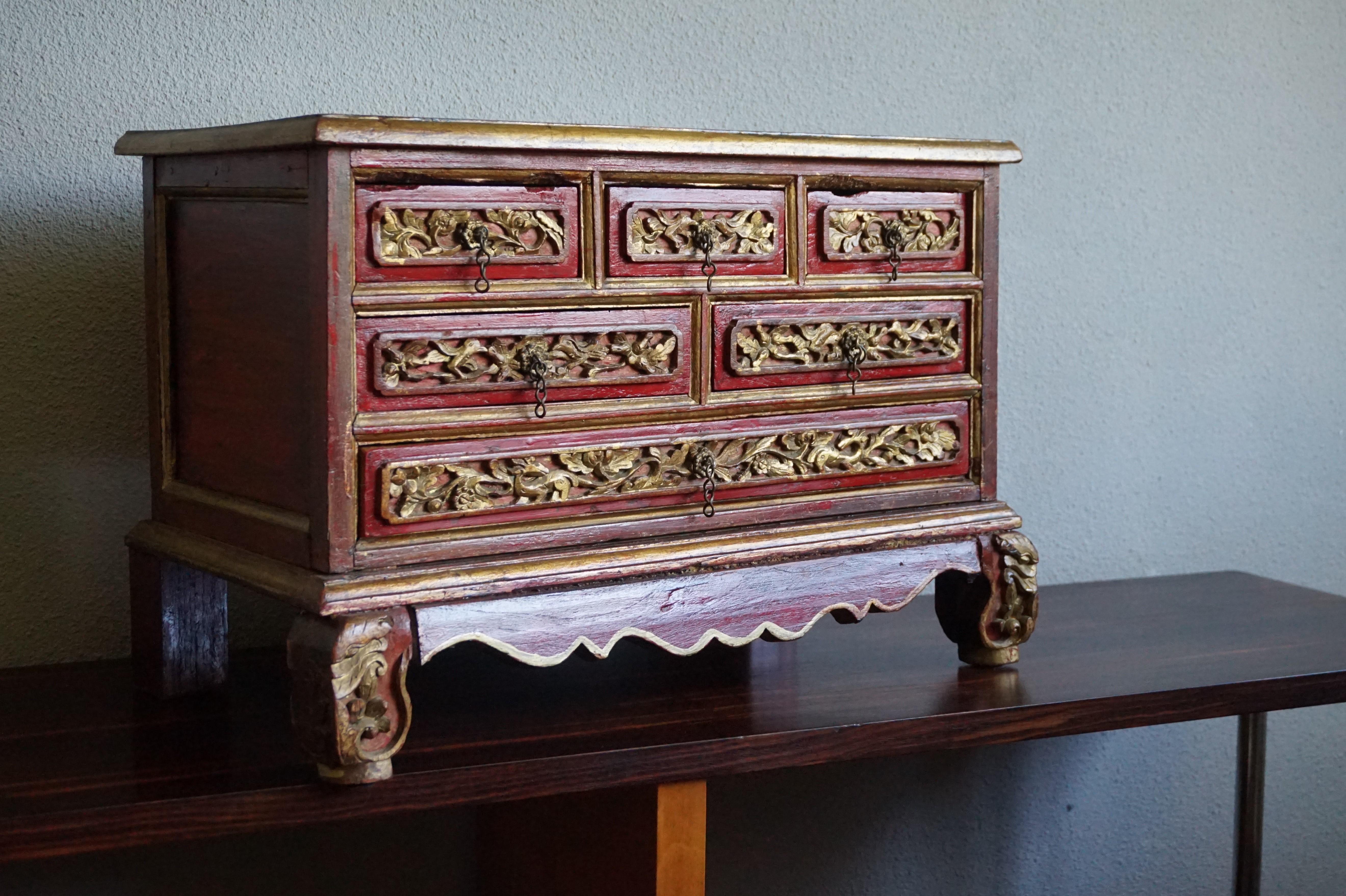 Chinese Jewelry Box with Drawers with Hand Carved Bird and Dragon Sculptures For Sale 4