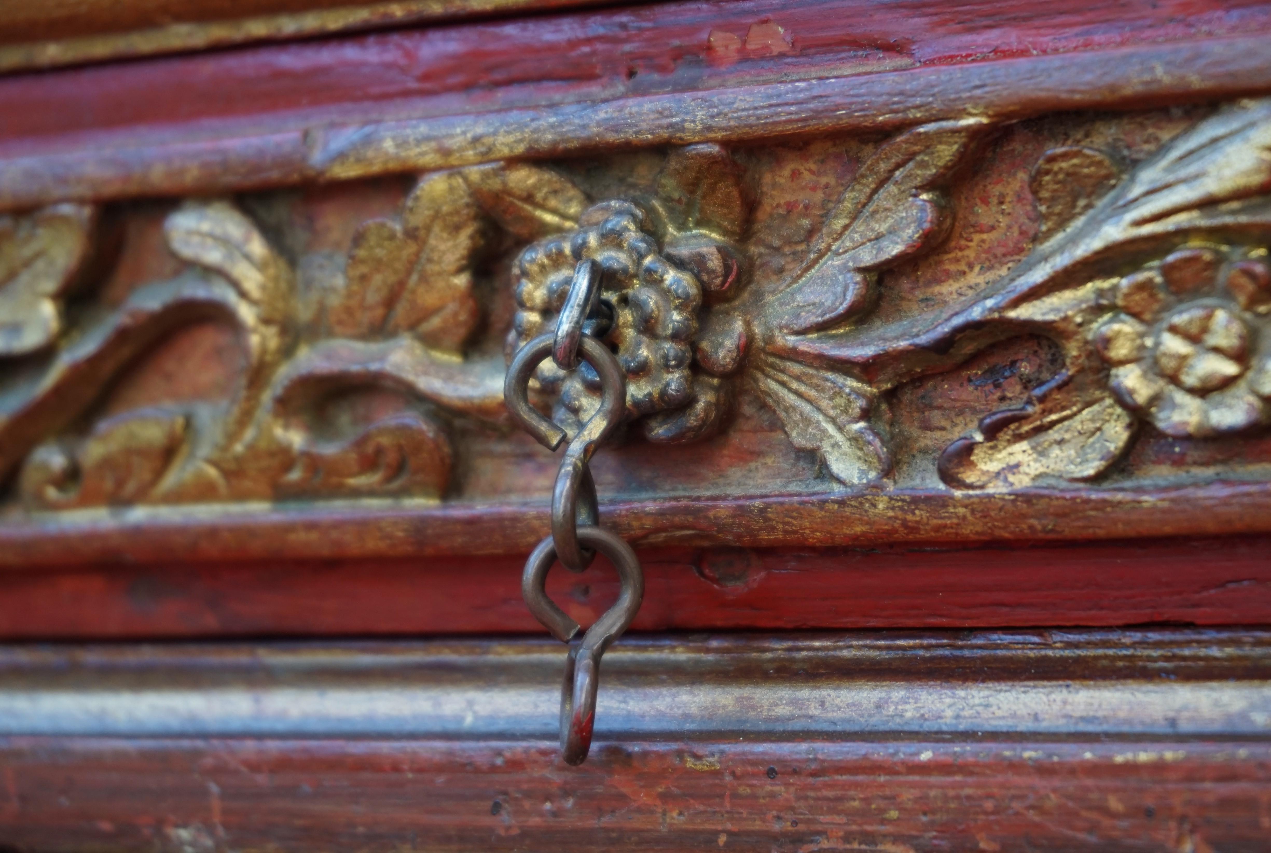 Boîte à bijoux chinoise avec tiroirs avec sculptures d'oiseaux et de dragons sculptées à la main en vente 10