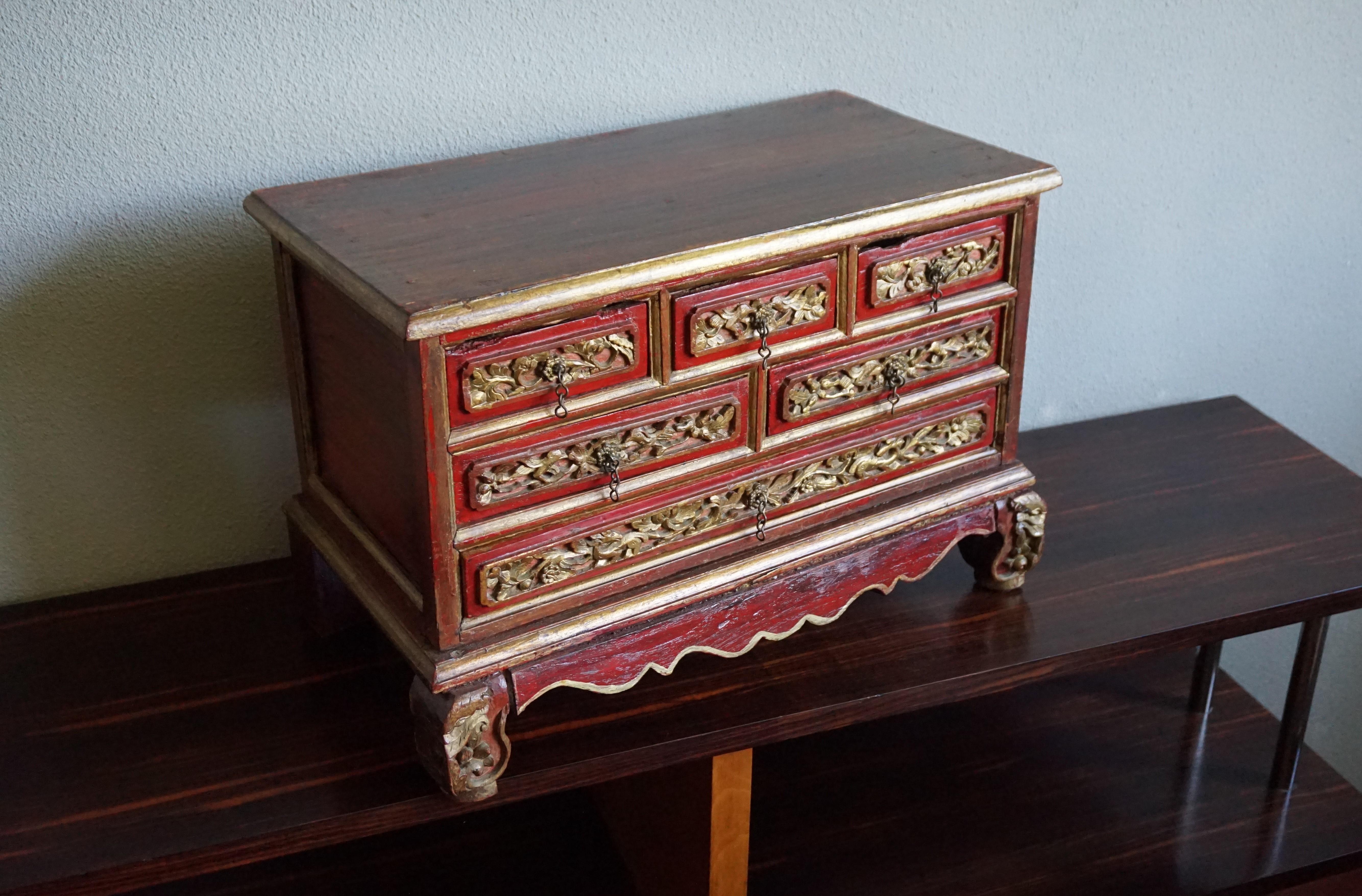 Chinese Jewelry Box with Drawers with Hand Carved Bird and Dragon Sculptures For Sale 10