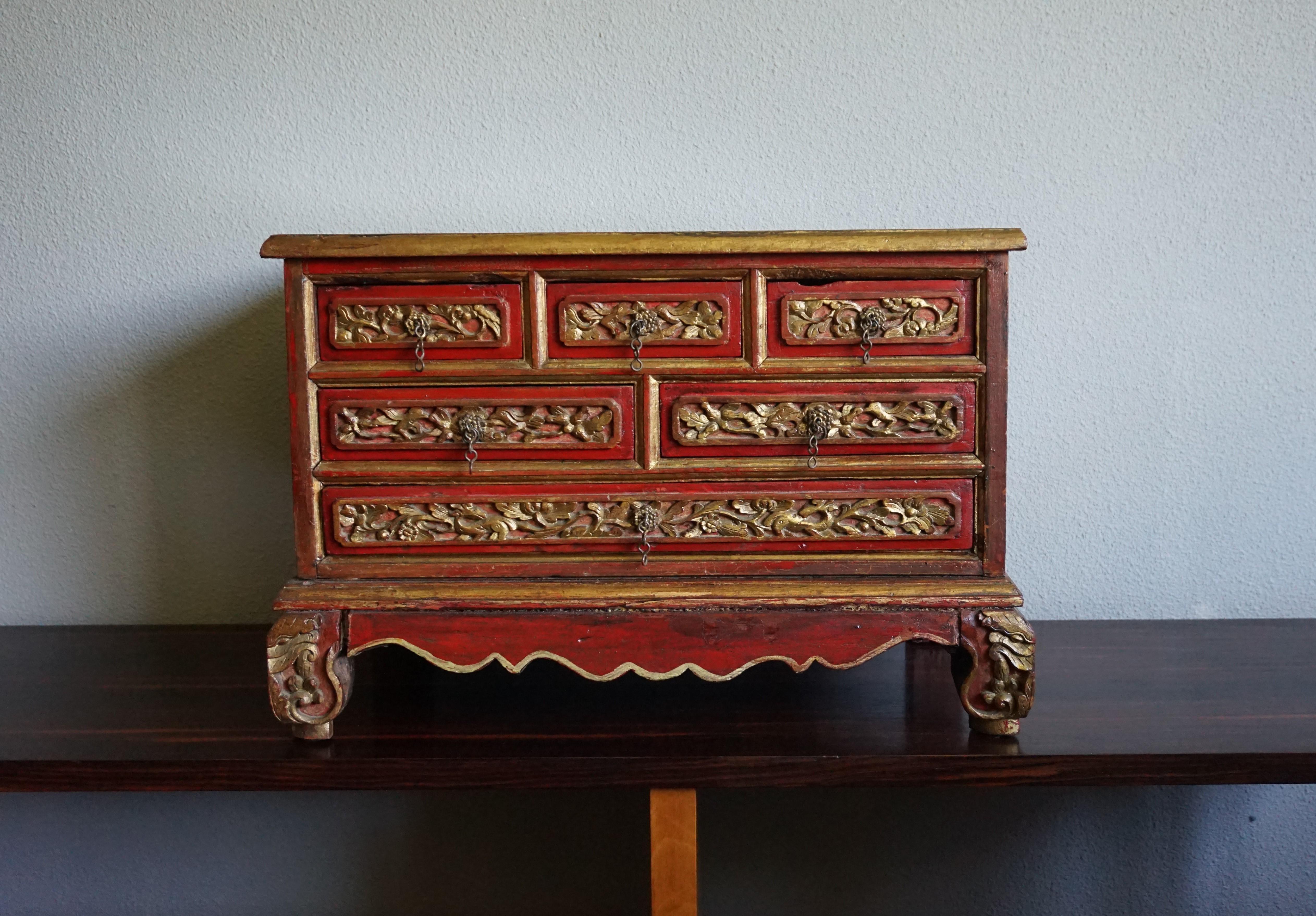 Chinese Export Chinese Jewelry Box with Drawers with Hand Carved Bird and Dragon Sculptures For Sale