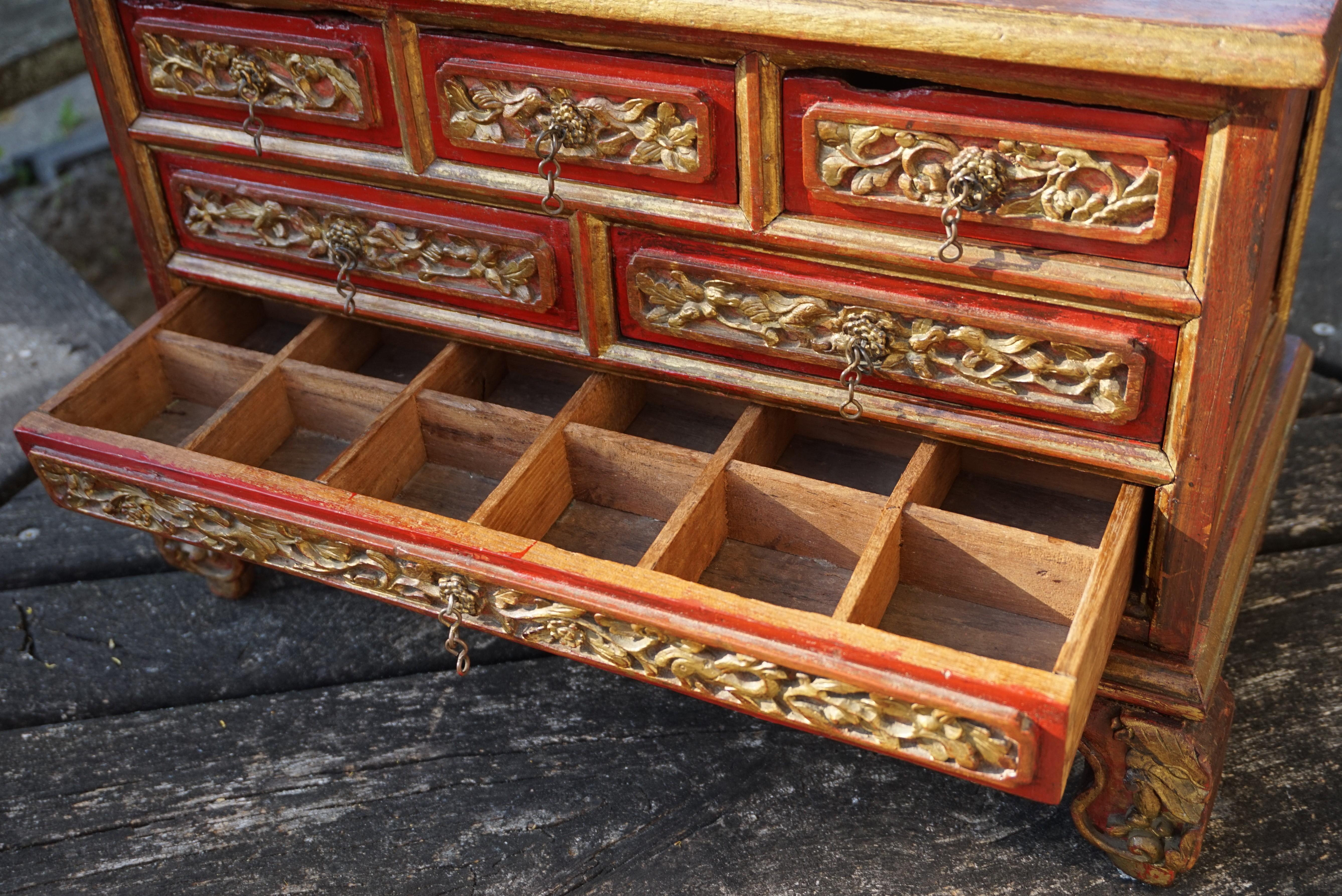 20th Century Chinese Jewelry Box with Drawers with Hand Carved Bird and Dragon Sculptures For Sale