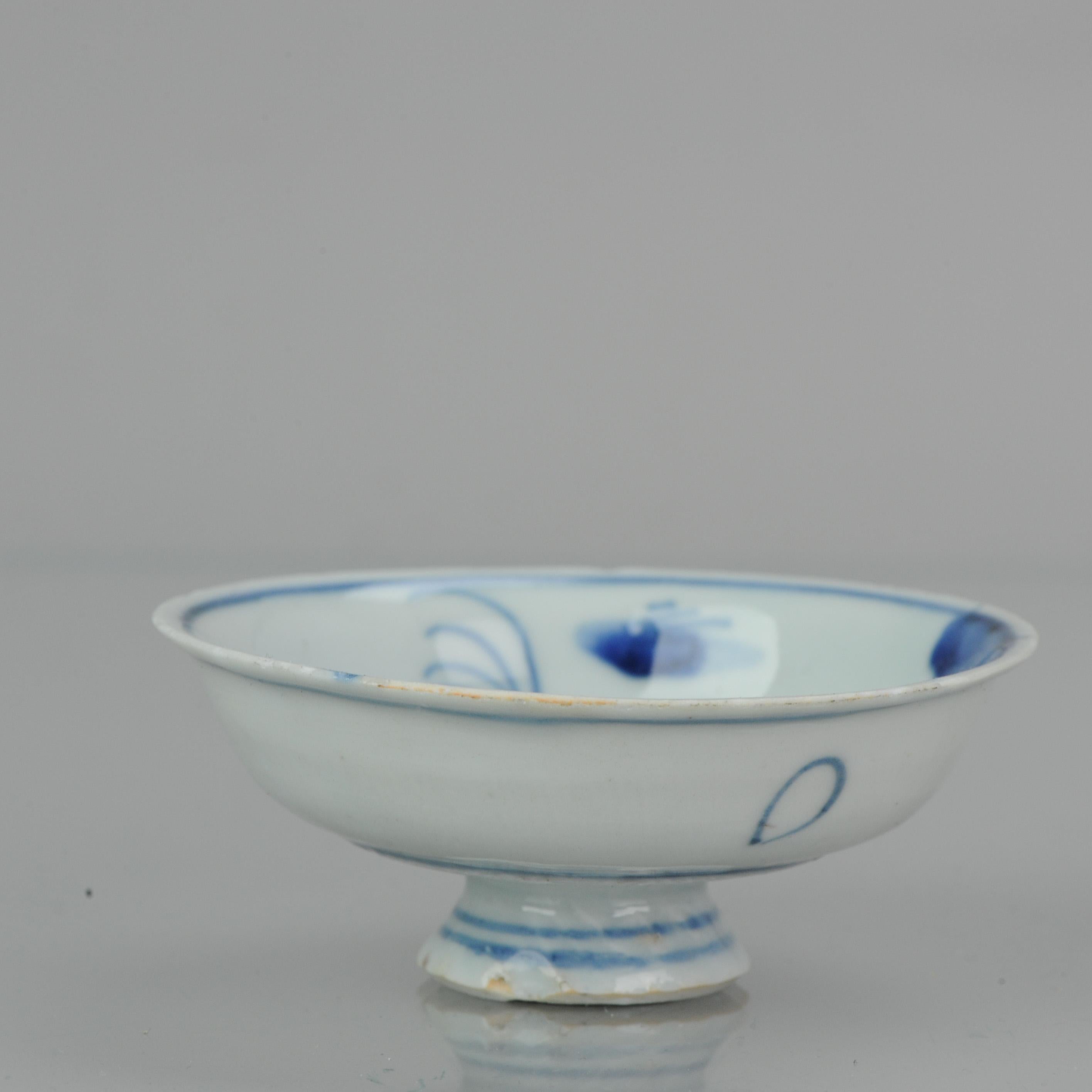 A rare piece. Late Ming for the Japanese market.

Additional information:
Material: Porcelain & Pottery
Region of Origin: China
Period: 17th century Transitional (1620 - 1661)
Age: Pre-1800
Condition: small fritting/mushikui and 1 flint to rim. also