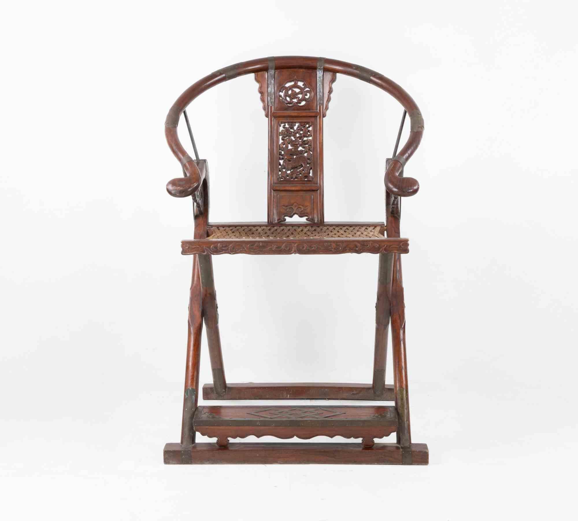 Antique Chinese Rosewood folding Chair, realized in 19th Century during Qing Dynasty.

Of fine workmanship and bearing beautiful ornamental friezes.

Very good condition.