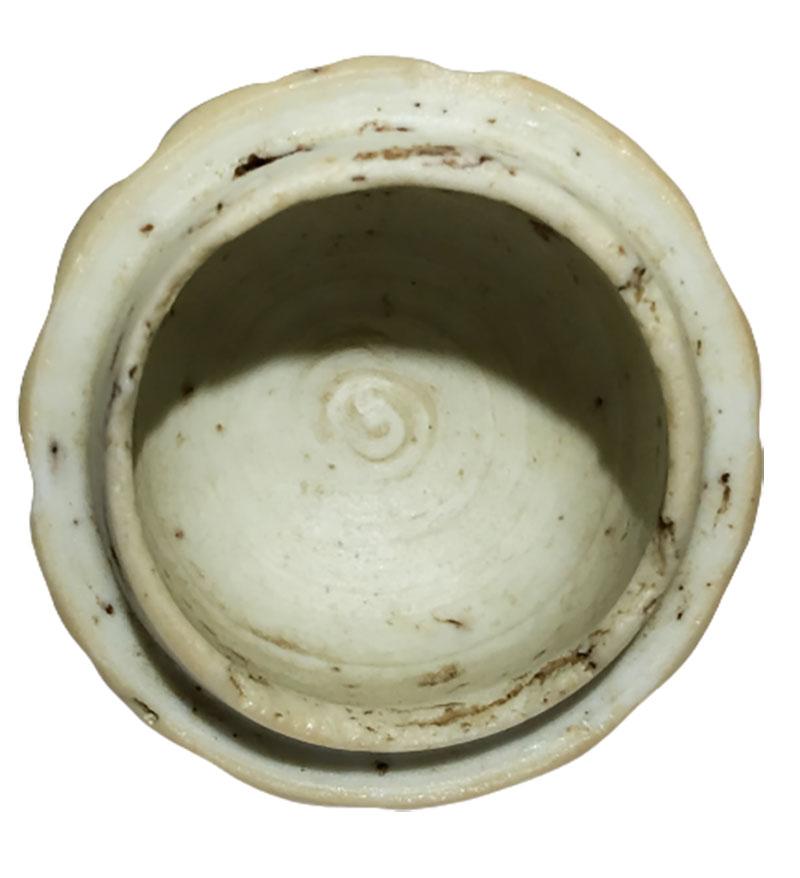 Théière chinoise ancienne en forme de citrouille en porcelaine Kangxi bleue et blanche en vente 6