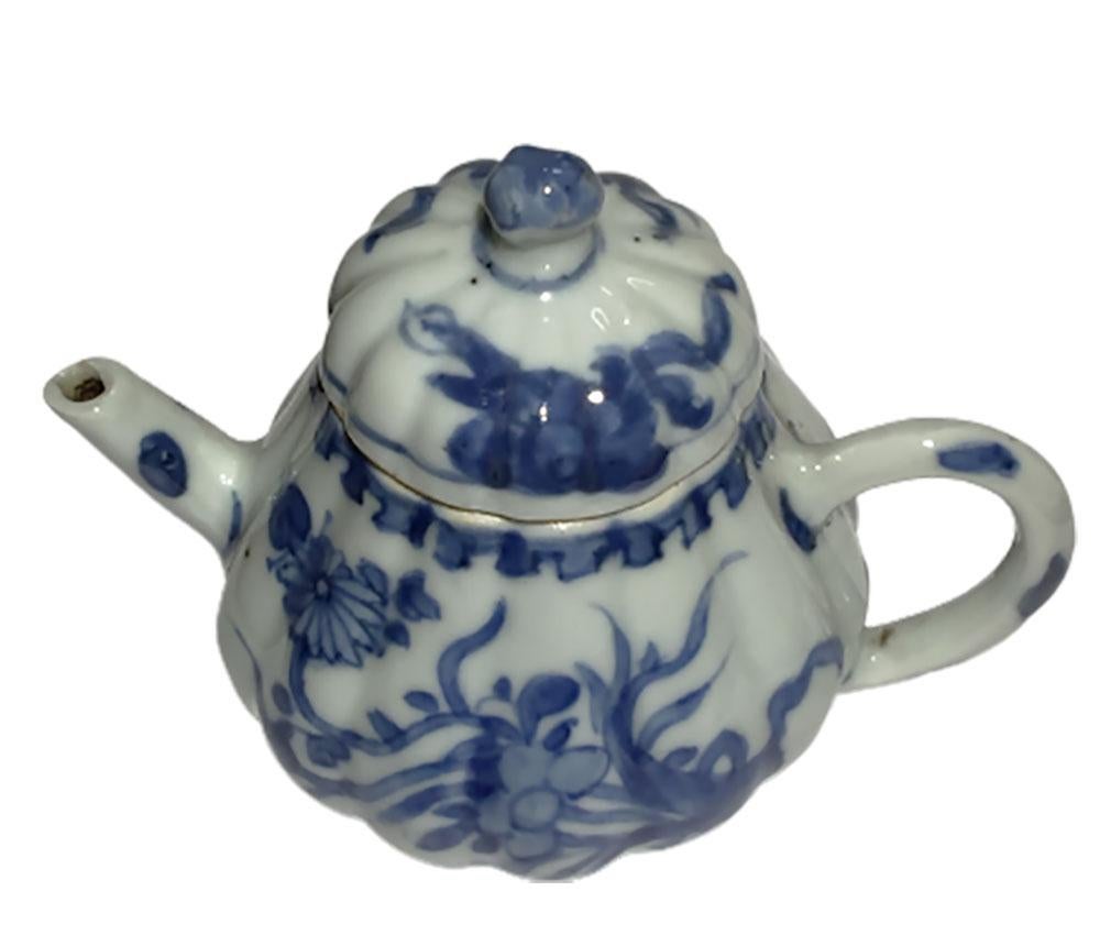 Antique Chinese Kangxi blue and white porcelain pumpkin shaped teapot, 9cm high 

A pumpkin shaped blue and white teapot with a floral scene 
Kangxi 1662-1722,
circa 1700

The measurements are:
9cm high and from sprout to handle is 11